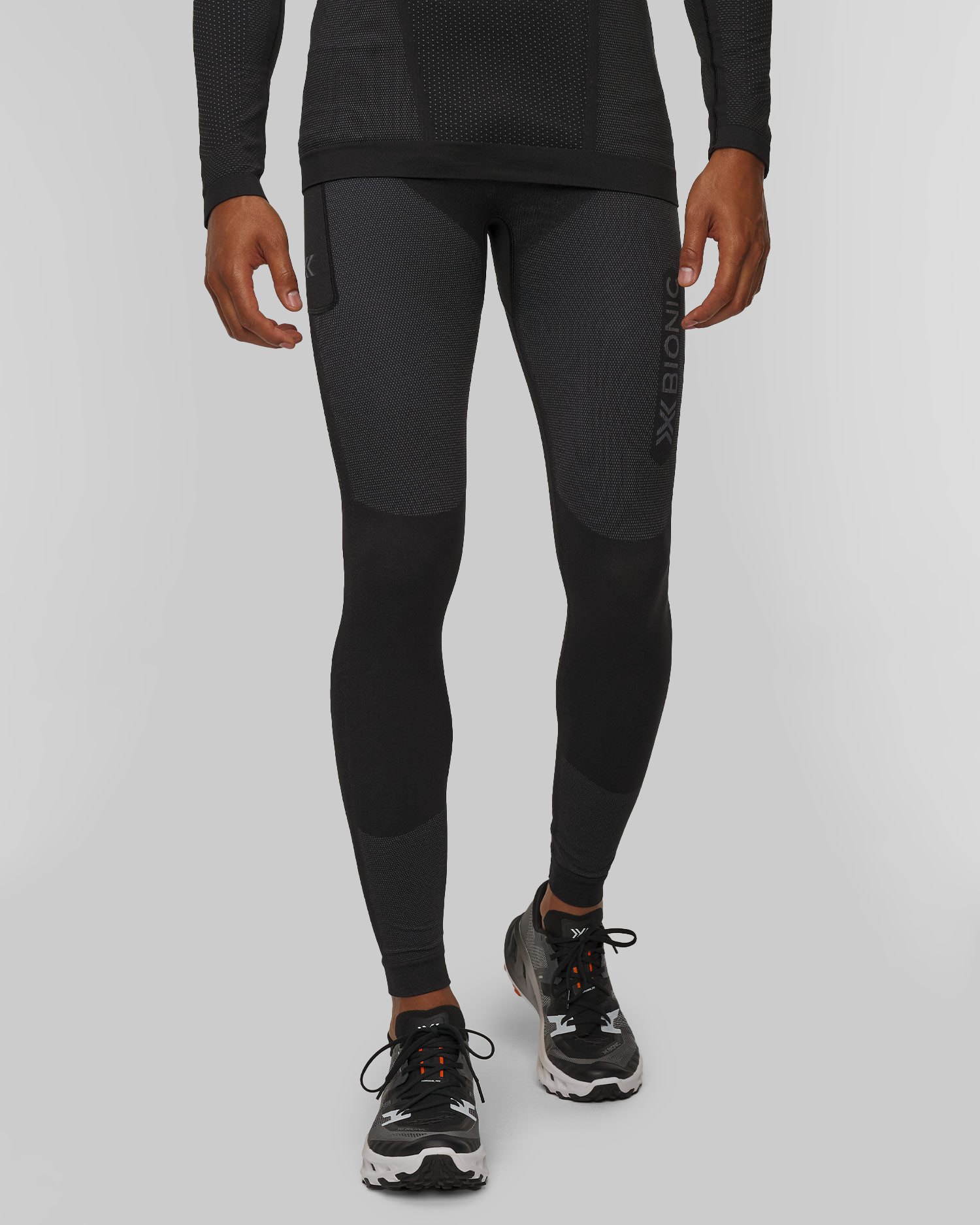 Pánské běžecké legíny X-Bionic Xceed Run Long Tights v Šedočerné Barvě