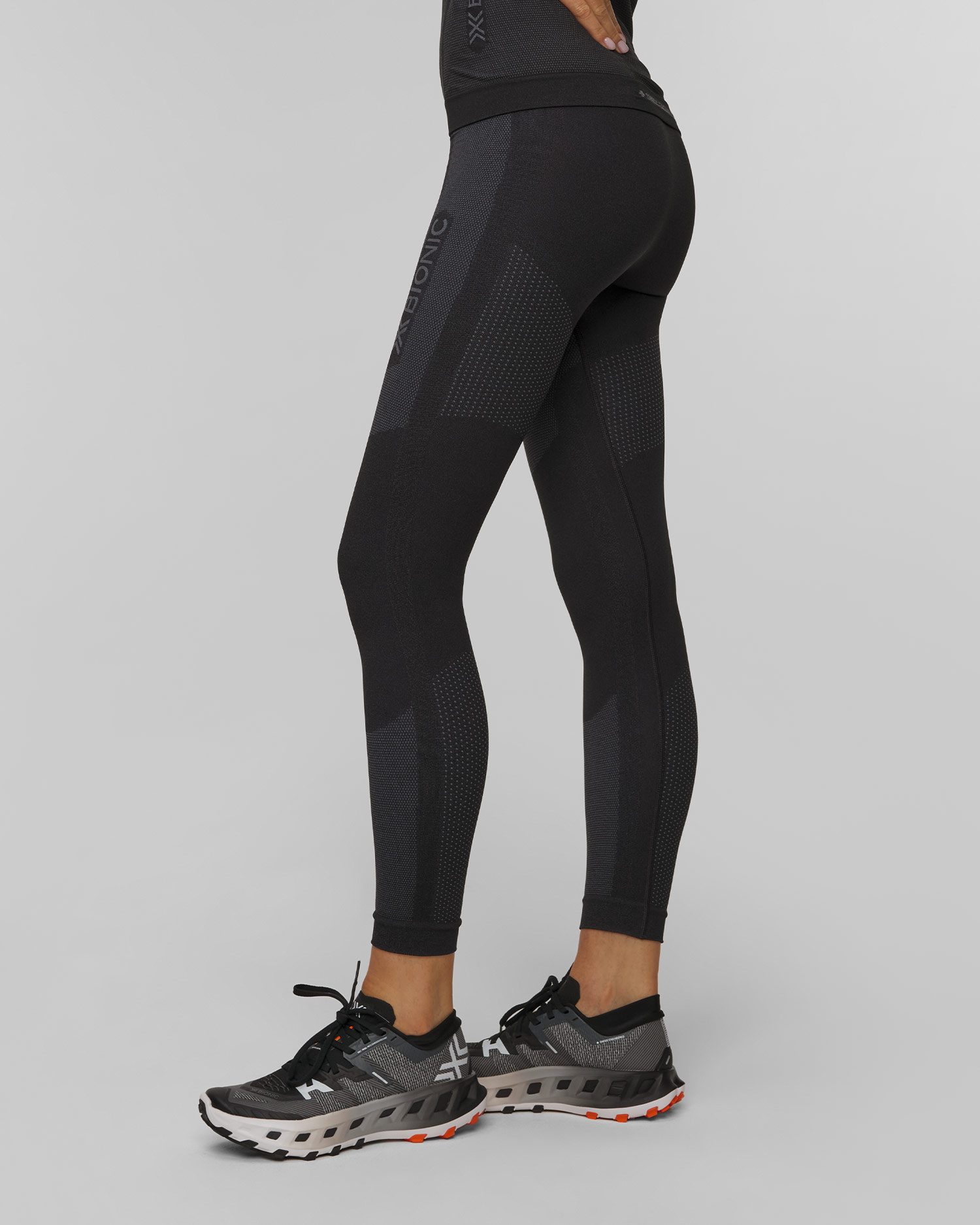 Leginsy biegowe damskie X-Bionic Xceed Run Long Tights czarno-szare