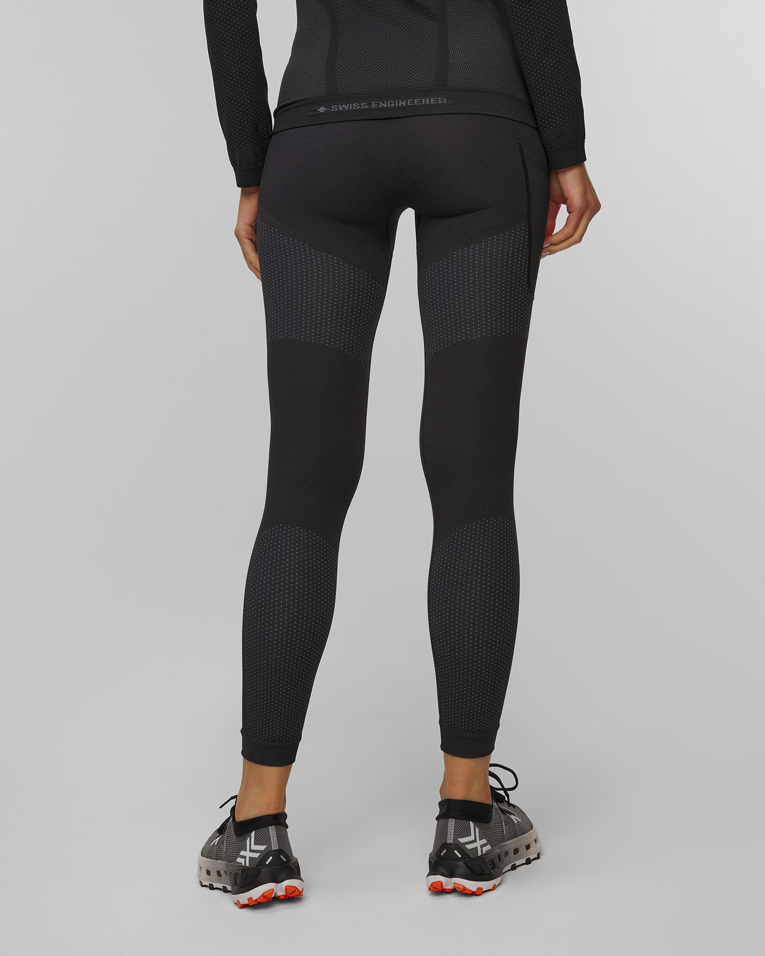 Leginsy biegowe damskie X-Bionic Xceed Run Long Tights czarno-szare