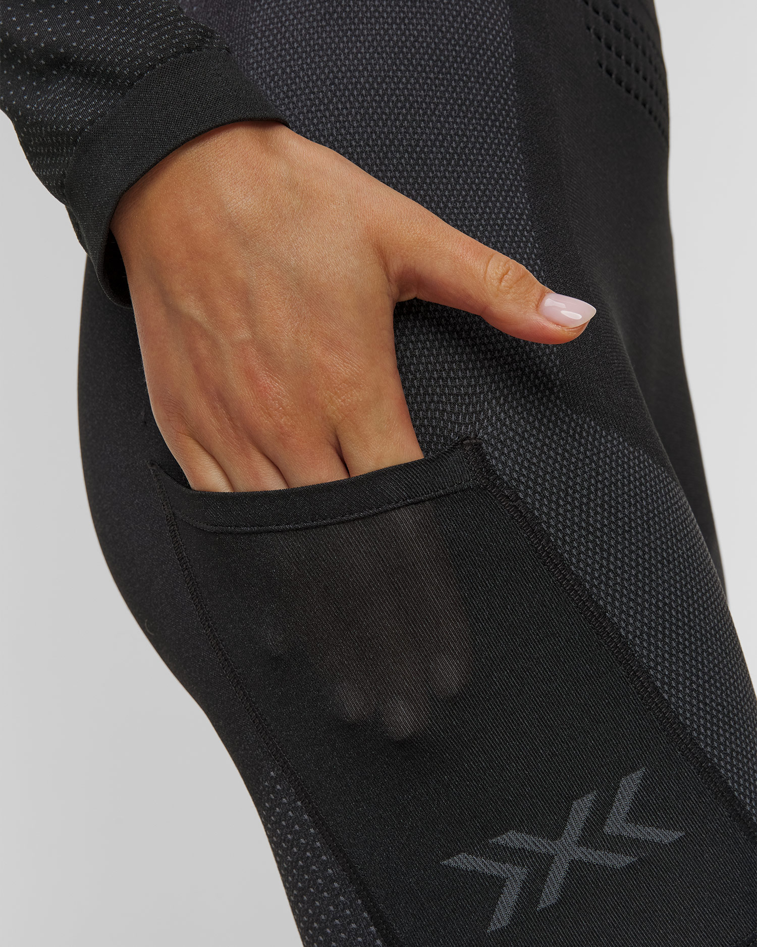 Leginsy biegowe damskie X-Bionic Xceed Run Long Tights czarno-szare