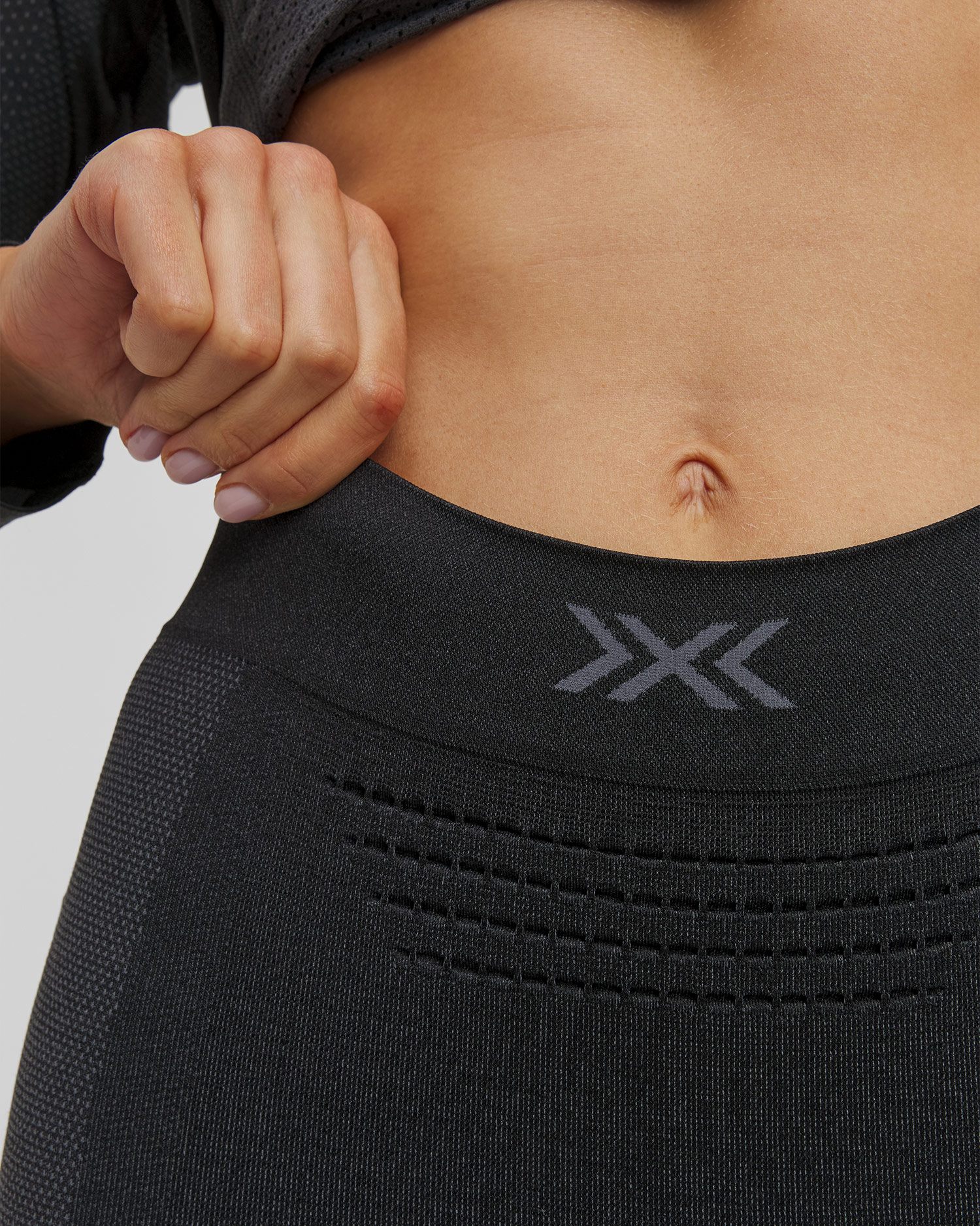 Leginsy biegowe damskie X-Bionic Xceed Run Long Tights czarno-szare