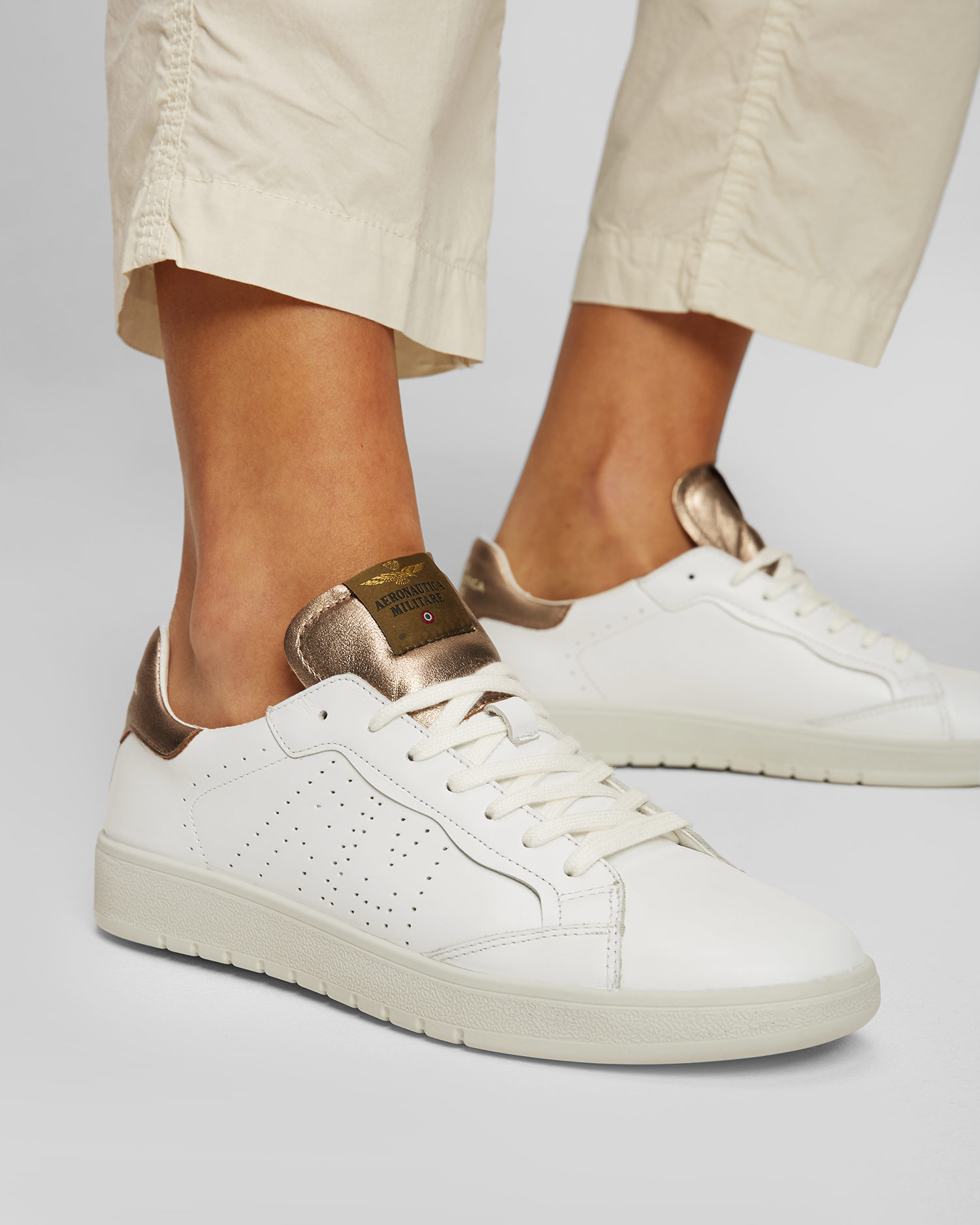 Bílé dámské kožené boty Aeronautica Militare