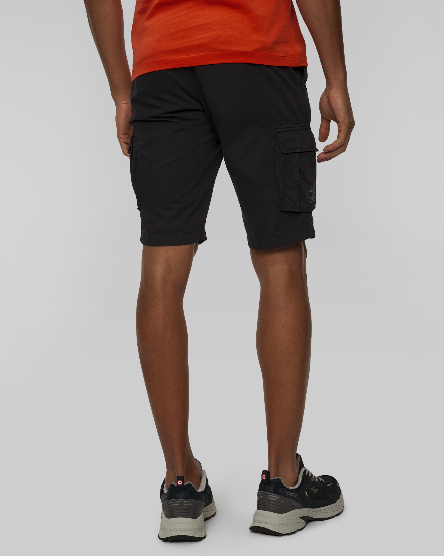 Tmavě modré pánské kapsáčové kraťasy Aeronautica Militare