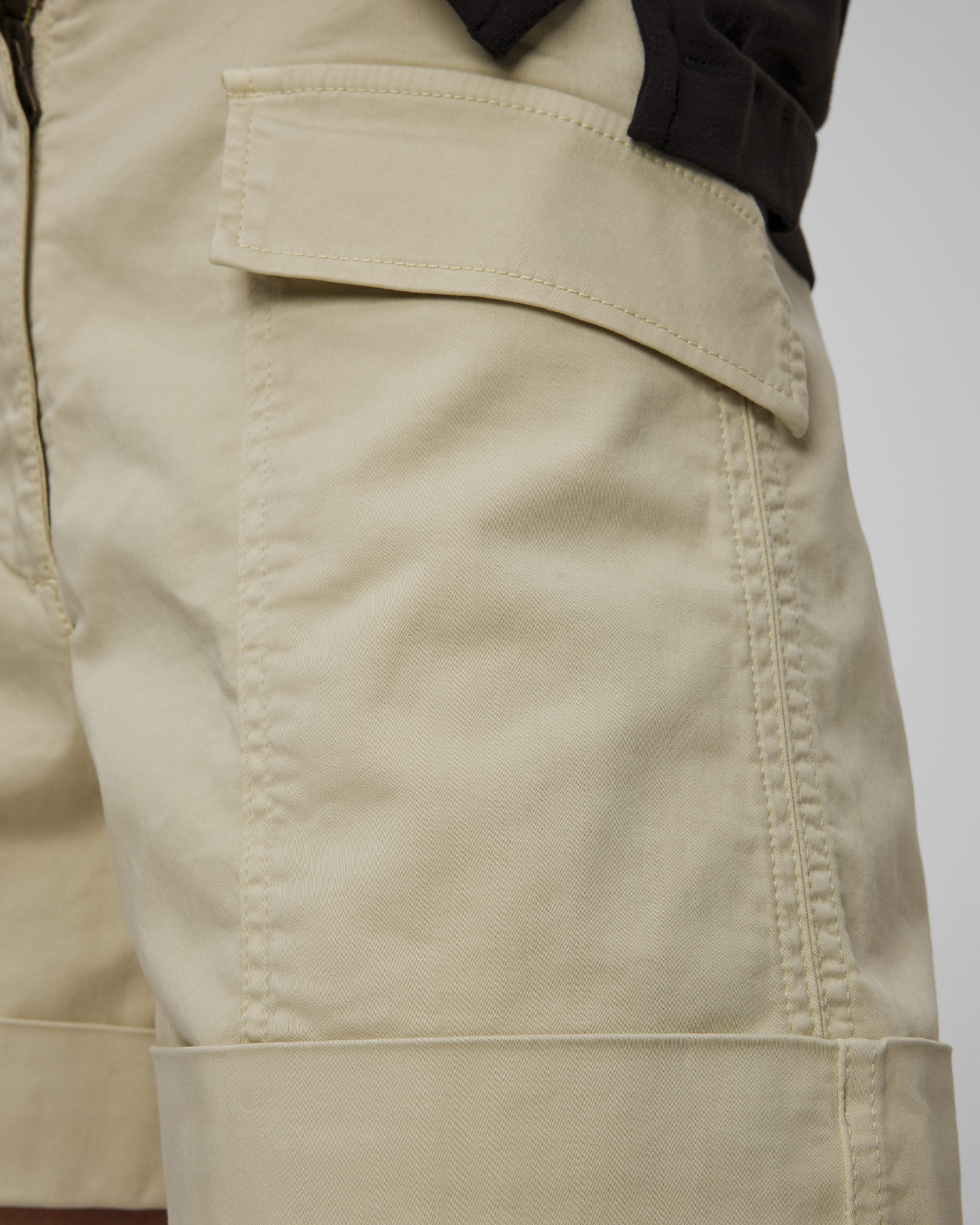 Pantaloni scurți bej pentru femei Aeronautica Militare