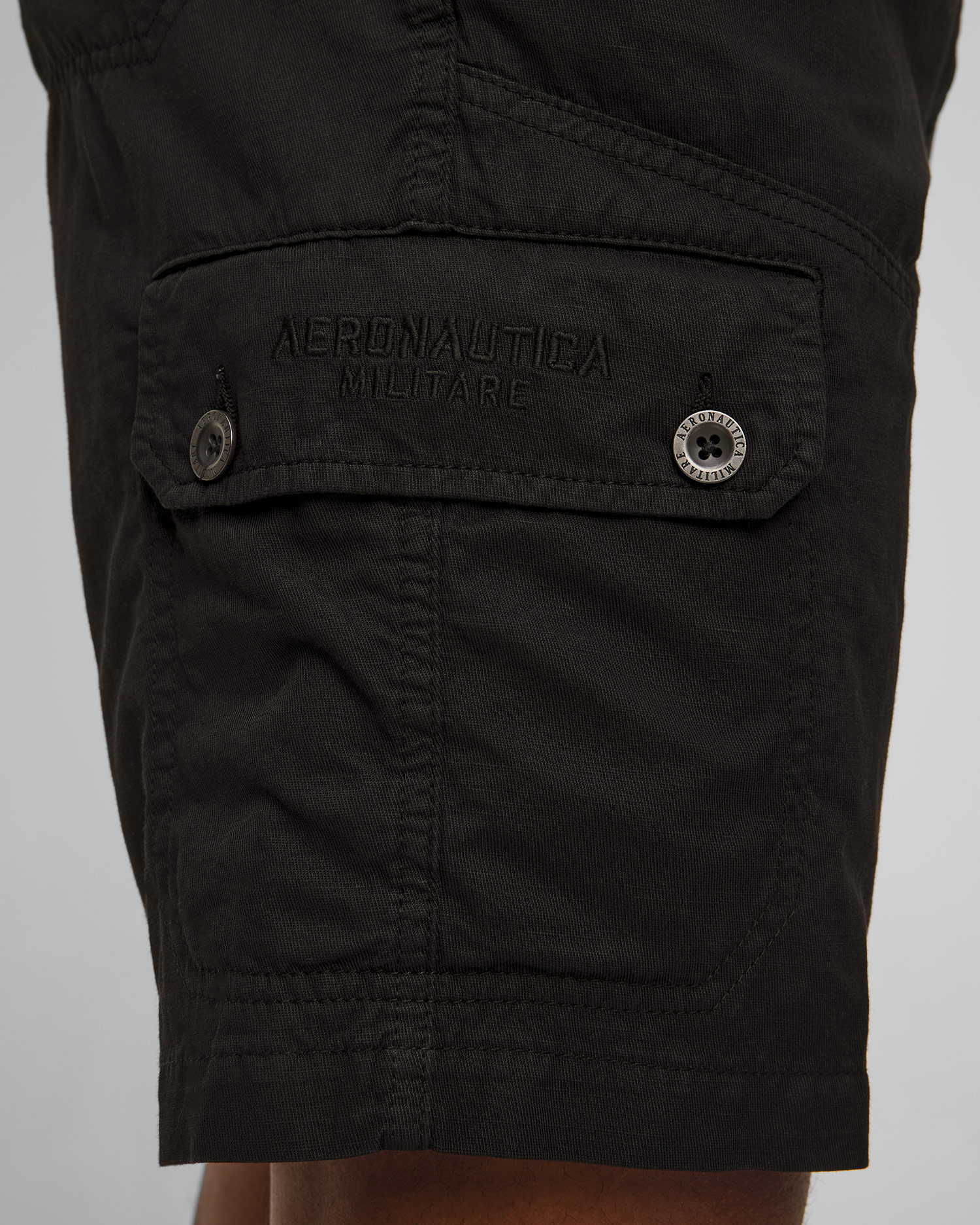 Aeronautica Militare Leinenshorts für Herren in Schwarz