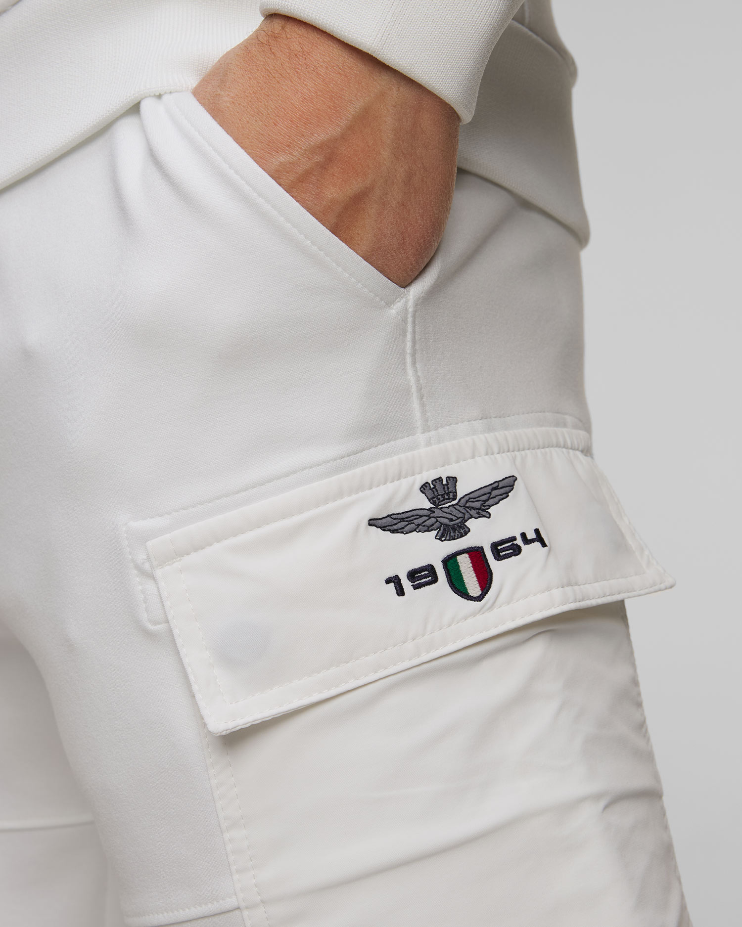 Pánske biele teplákové kraťasy Aeronautica Militare