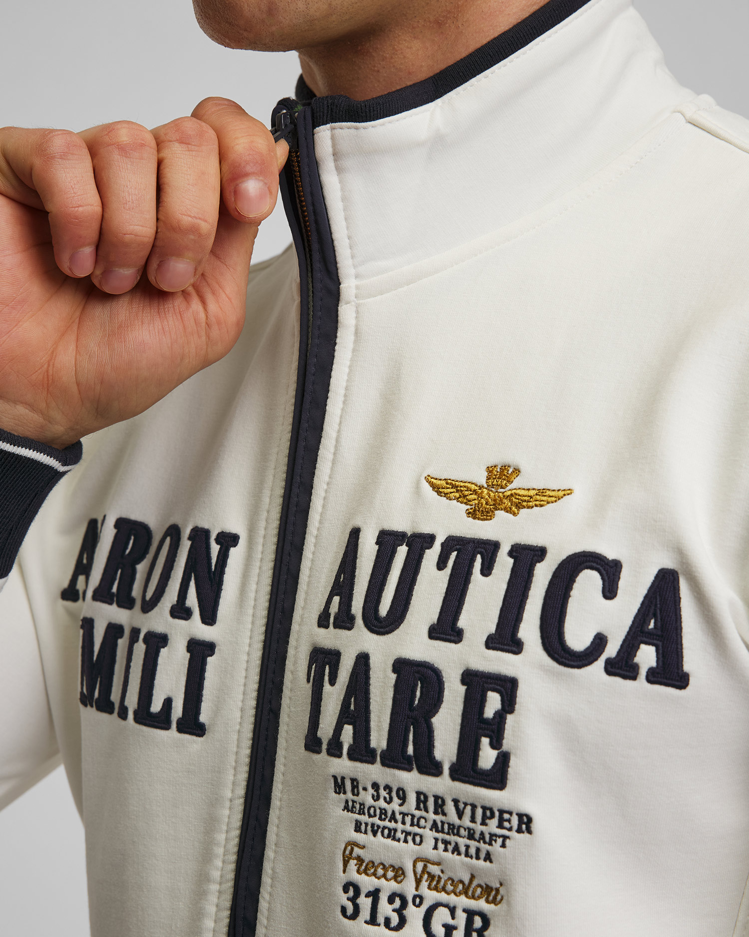Bílá pánská mikina Aeronautica Militare
