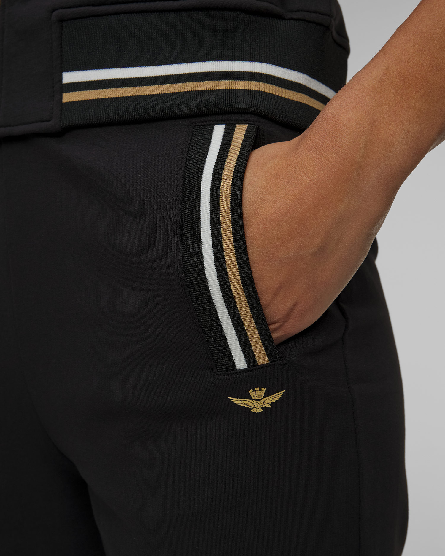 Dámske čierne tepláky Aeronautica Militare