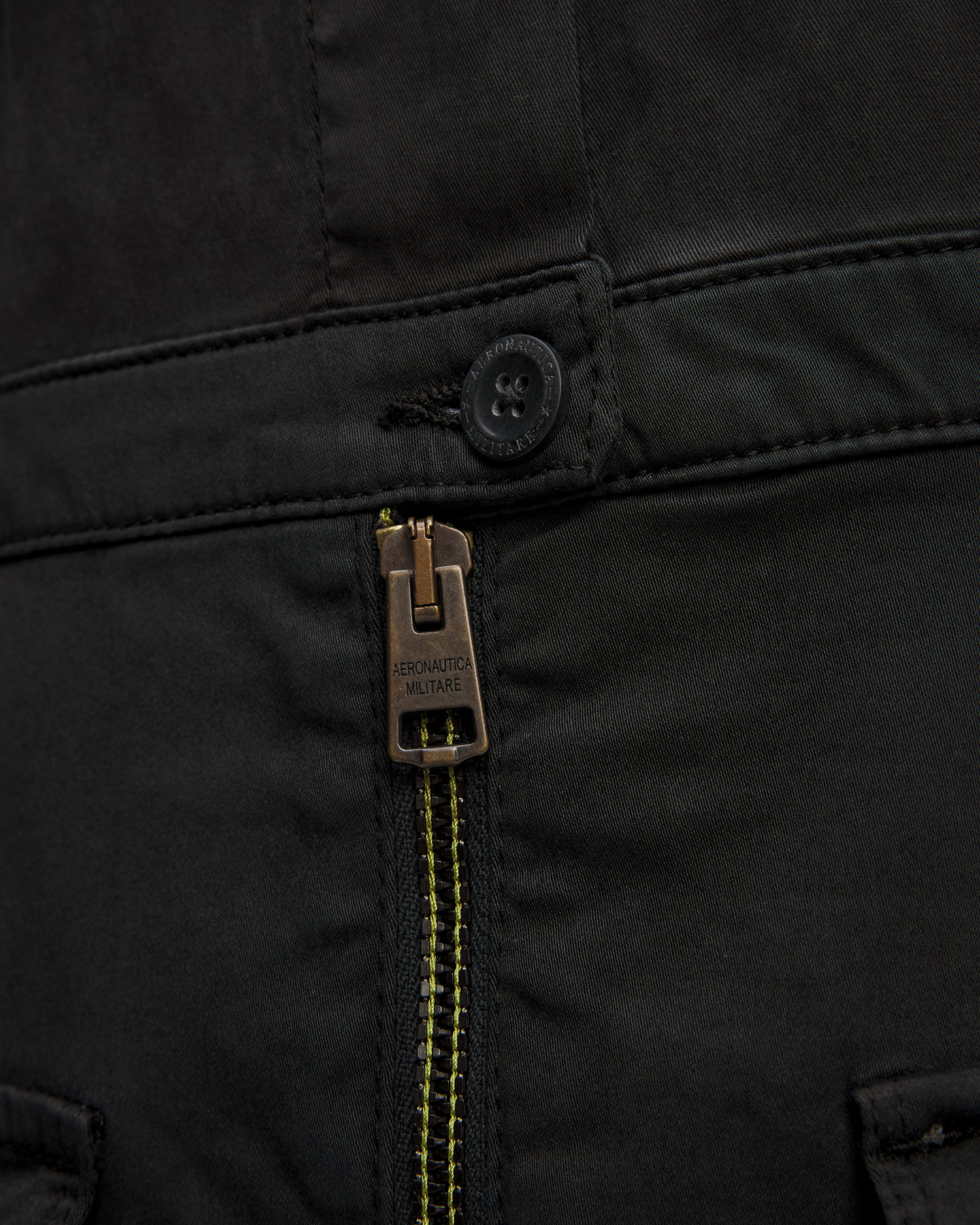 Aeronautica Militare figurbetontes Damenkleid in Schwarz