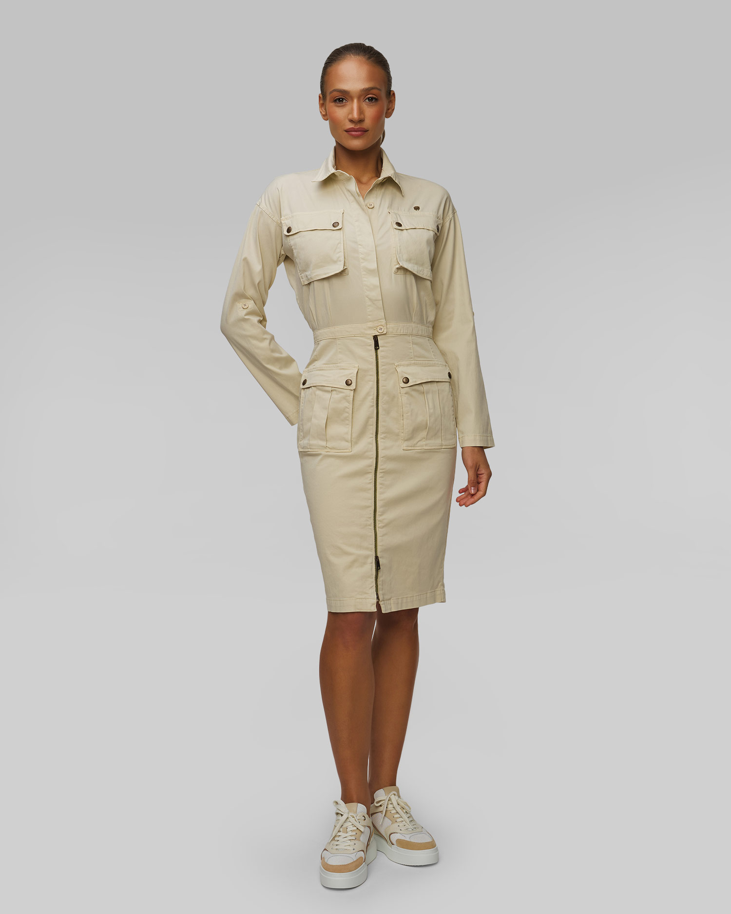 Aeronautica Militare figurbetontes Damenkleid in Beige