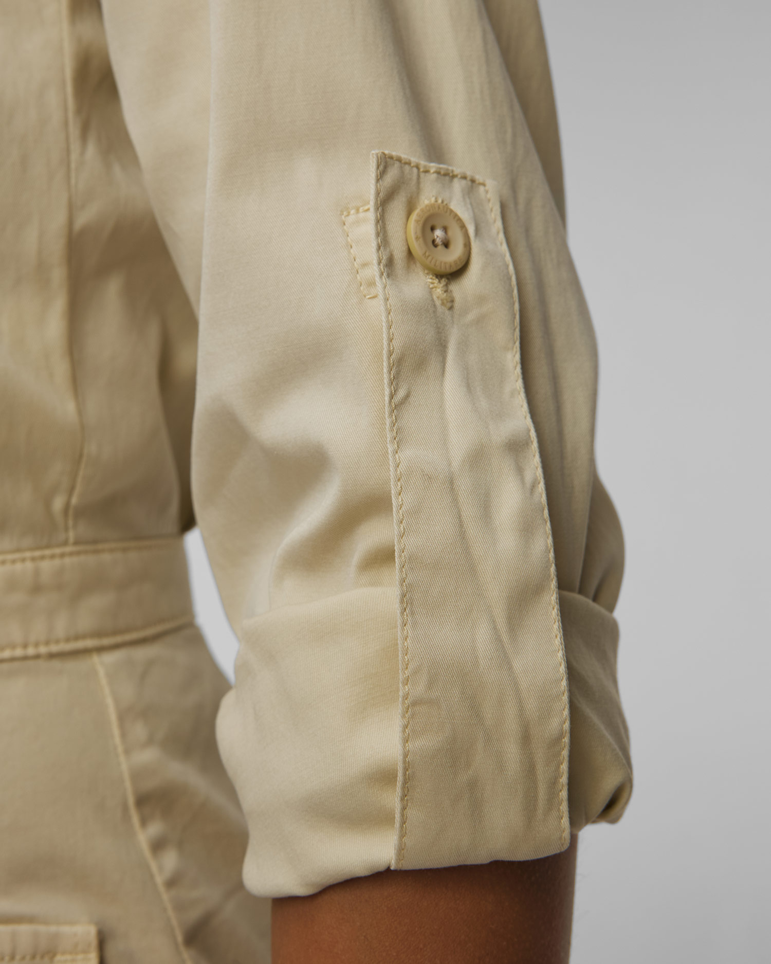 Aeronautica Militare figurbetontes Damenkleid in Beige