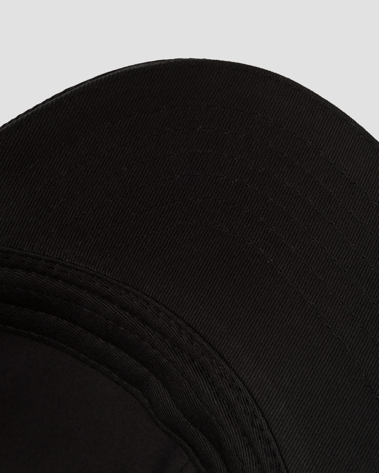 Kšiltovka Aeronautica Militare v Černé Barvě