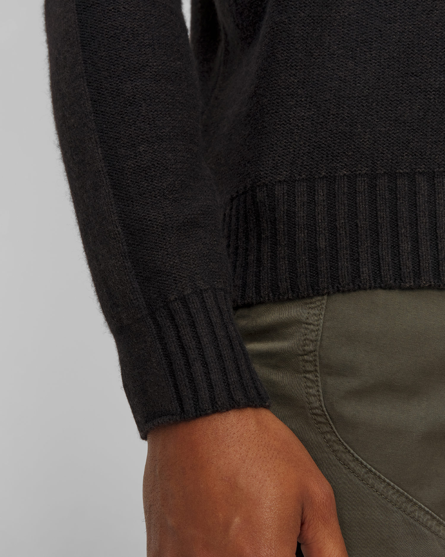 Maglione nero in lana da uomo Aeronautica Militare