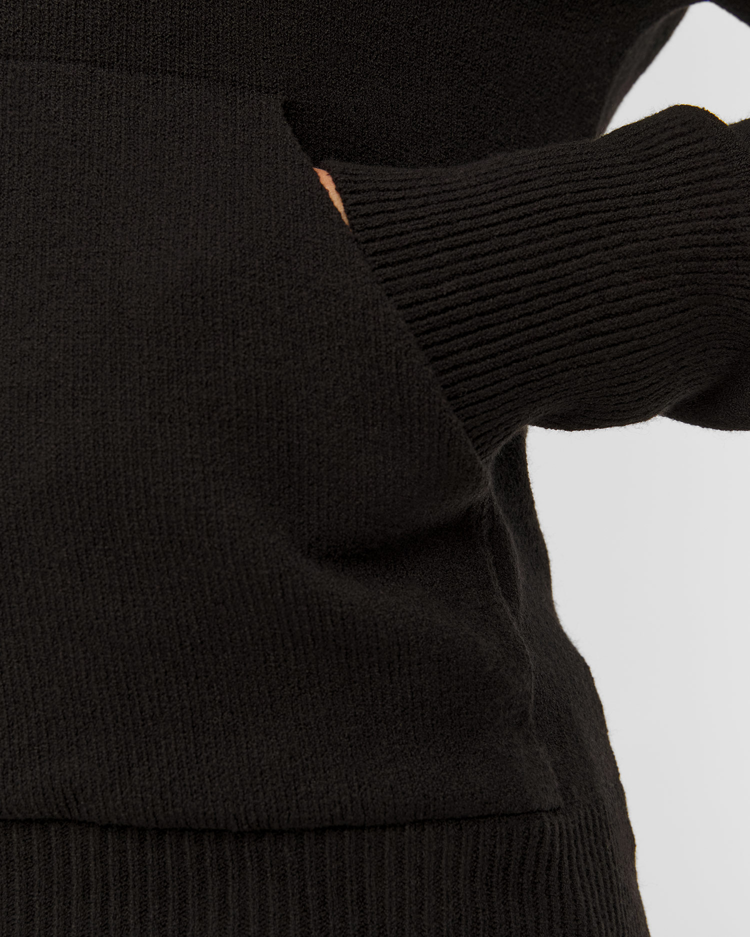 Dámský černý svetr s kapucou Aeronautica Militare