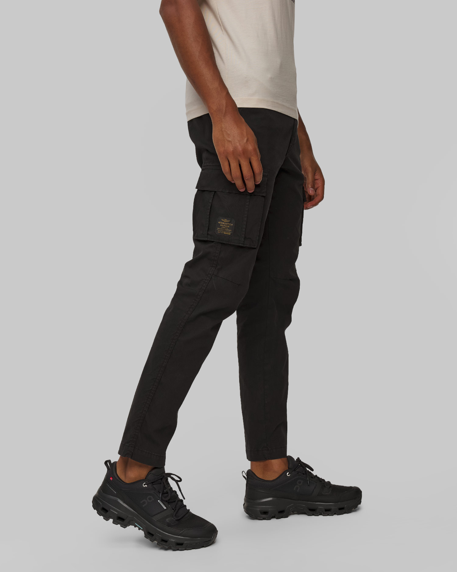 Pánske čierne nohavice cargo Aeronautica Militare