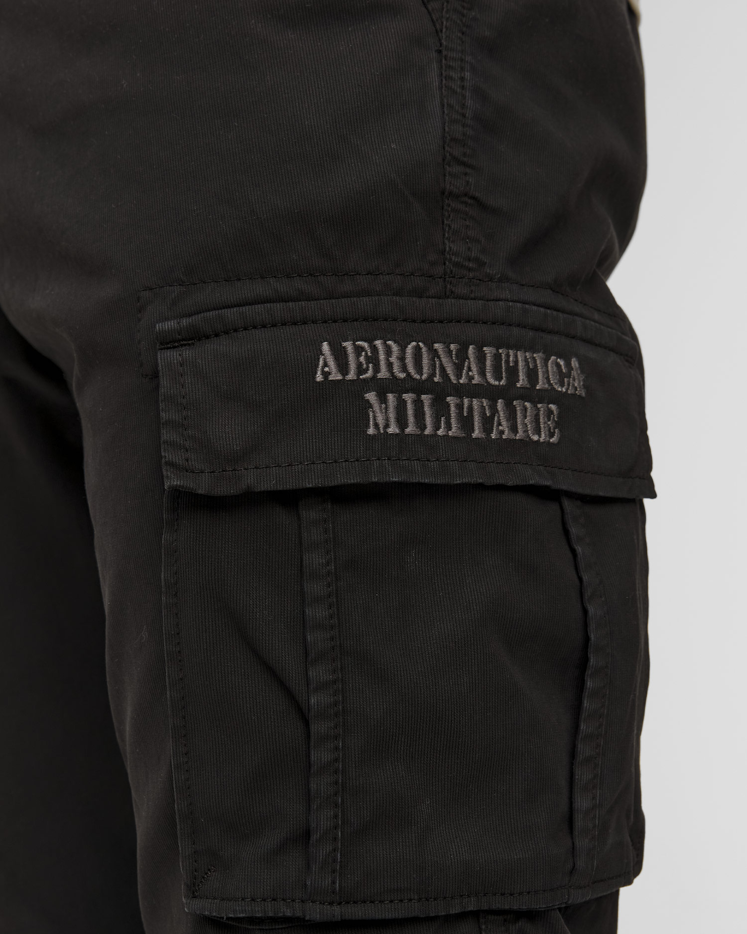 Pánske čierne nohavice cargo Aeronautica Militare