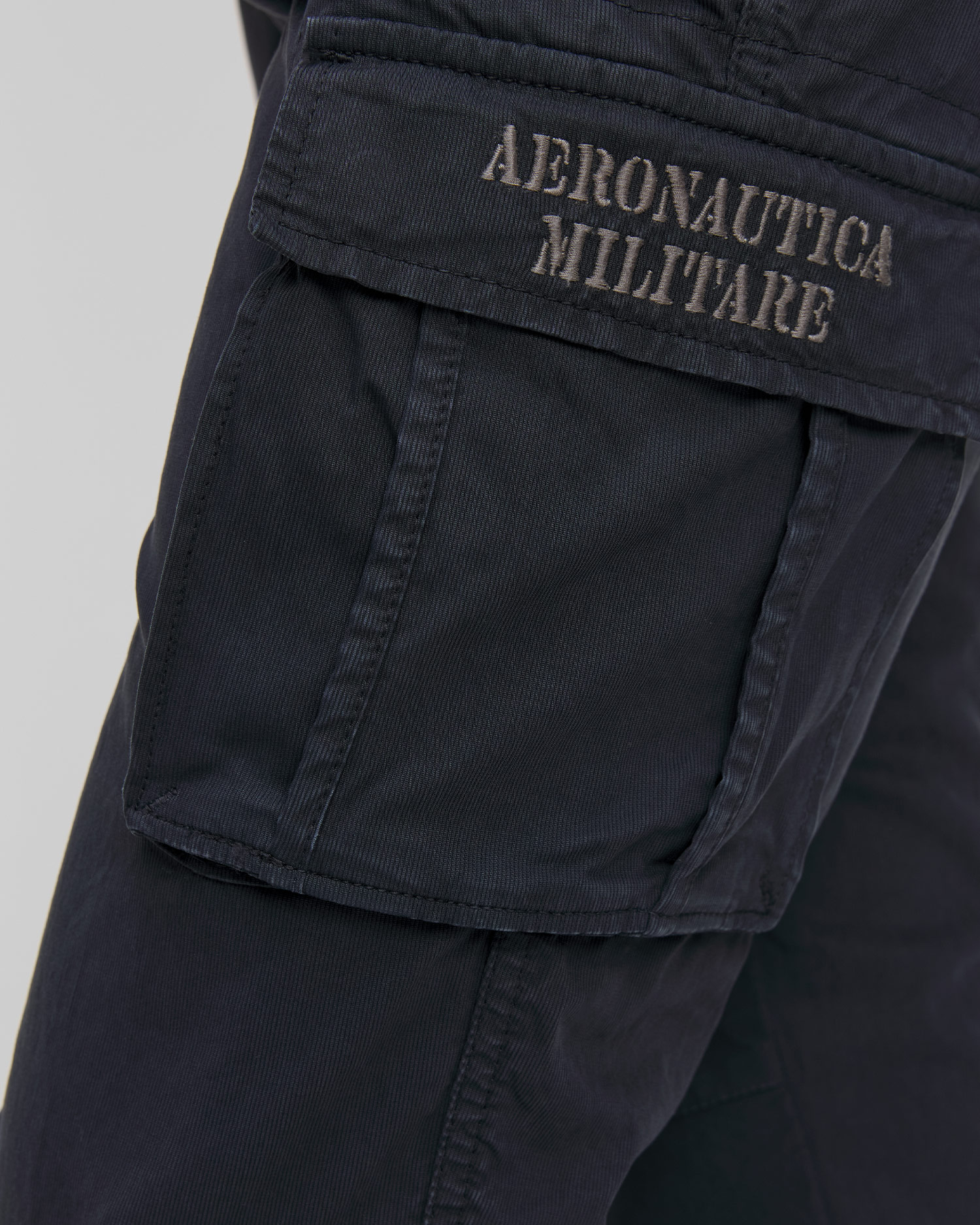 Pánske tmavomodré nohavice cargo Aeronautica Militare