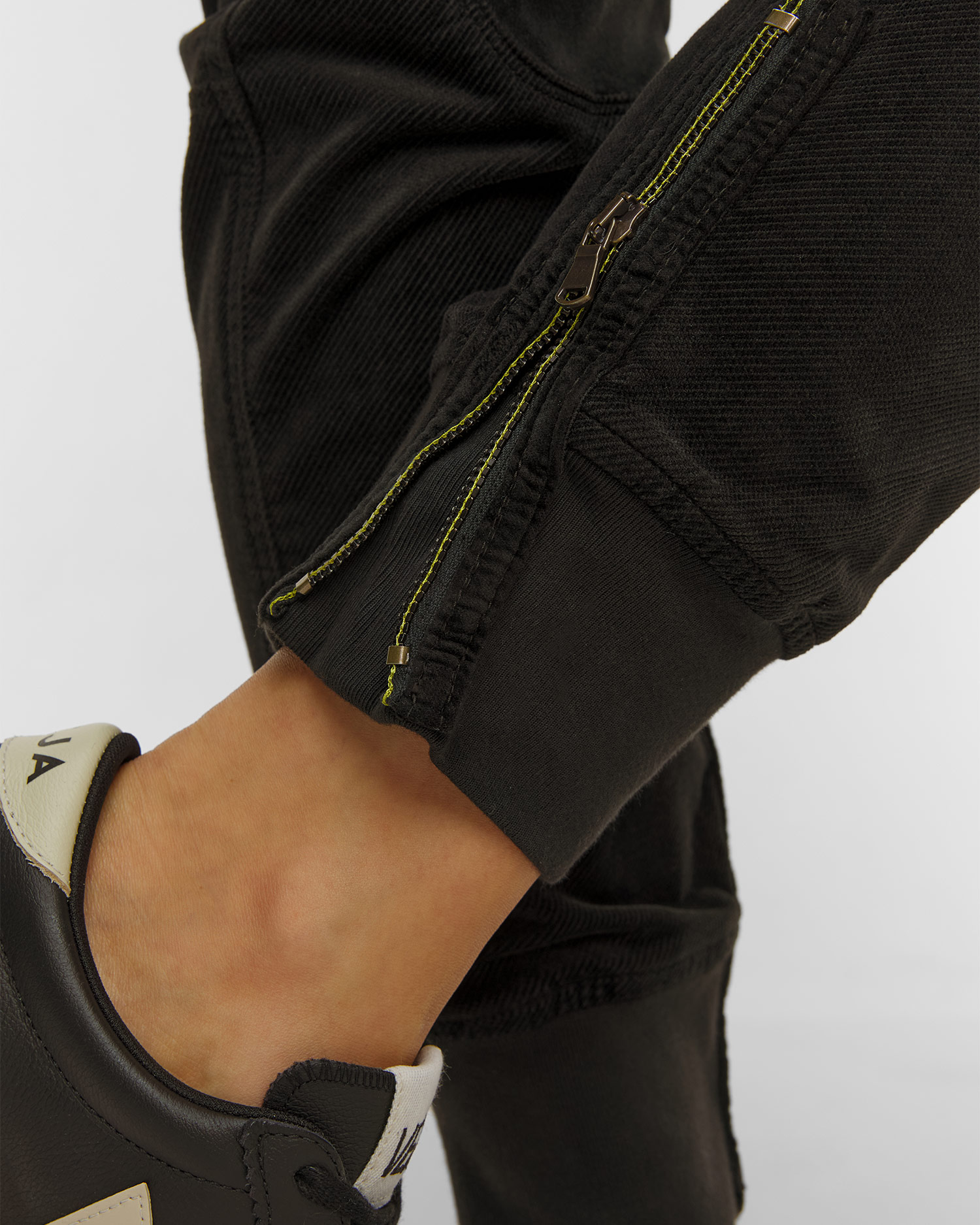 Dámské černé kapsáčové kalhoty Aeronautica Militare