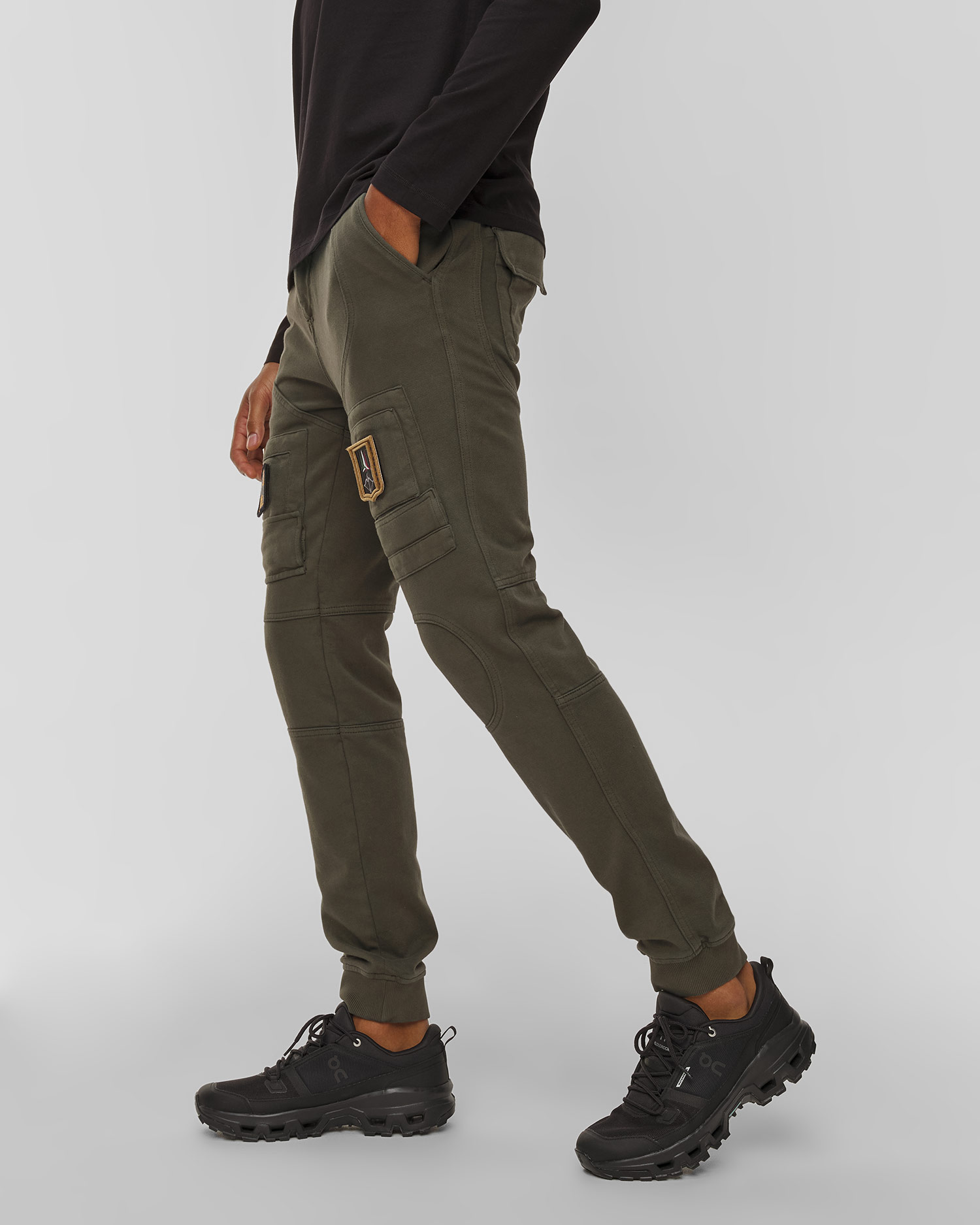 Pánske zelené tepláky v štýle cargo Aeronautica Militare