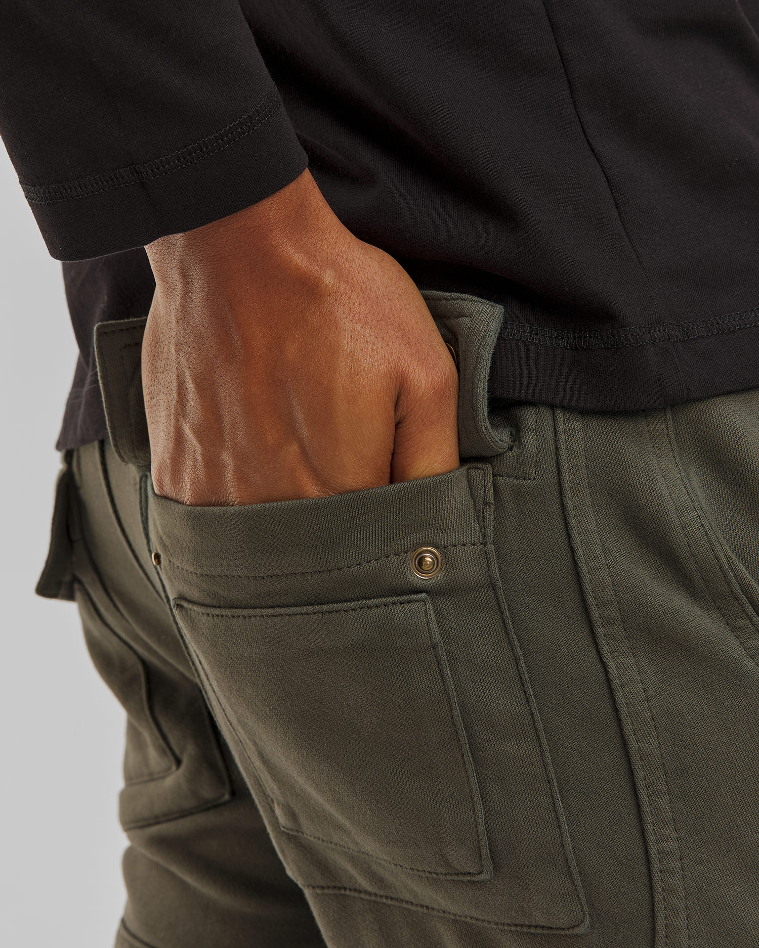 Pánske zelené tepláky v štýle cargo Aeronautica Militare