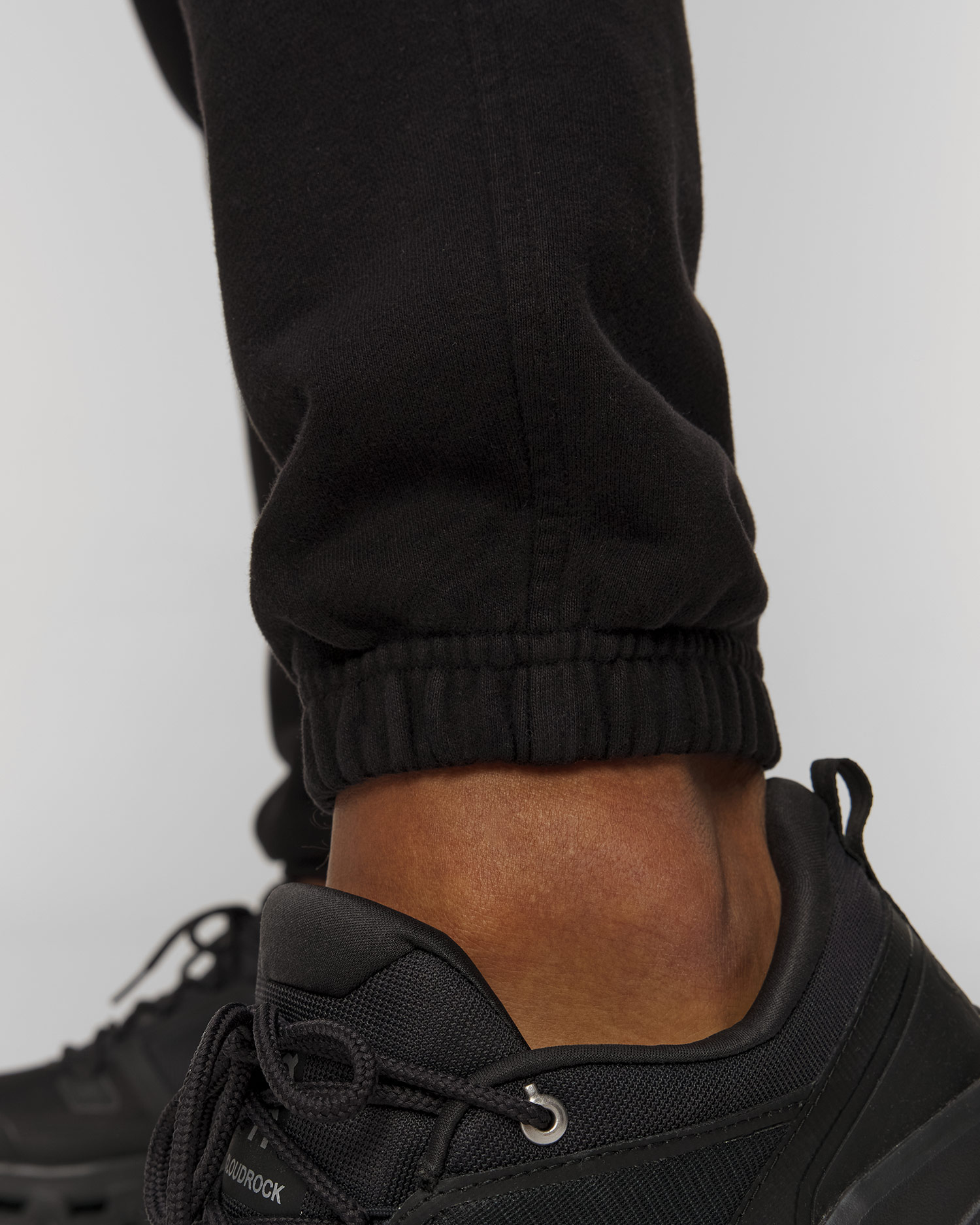 Pánske čierne tepláky Aeronautica Militare