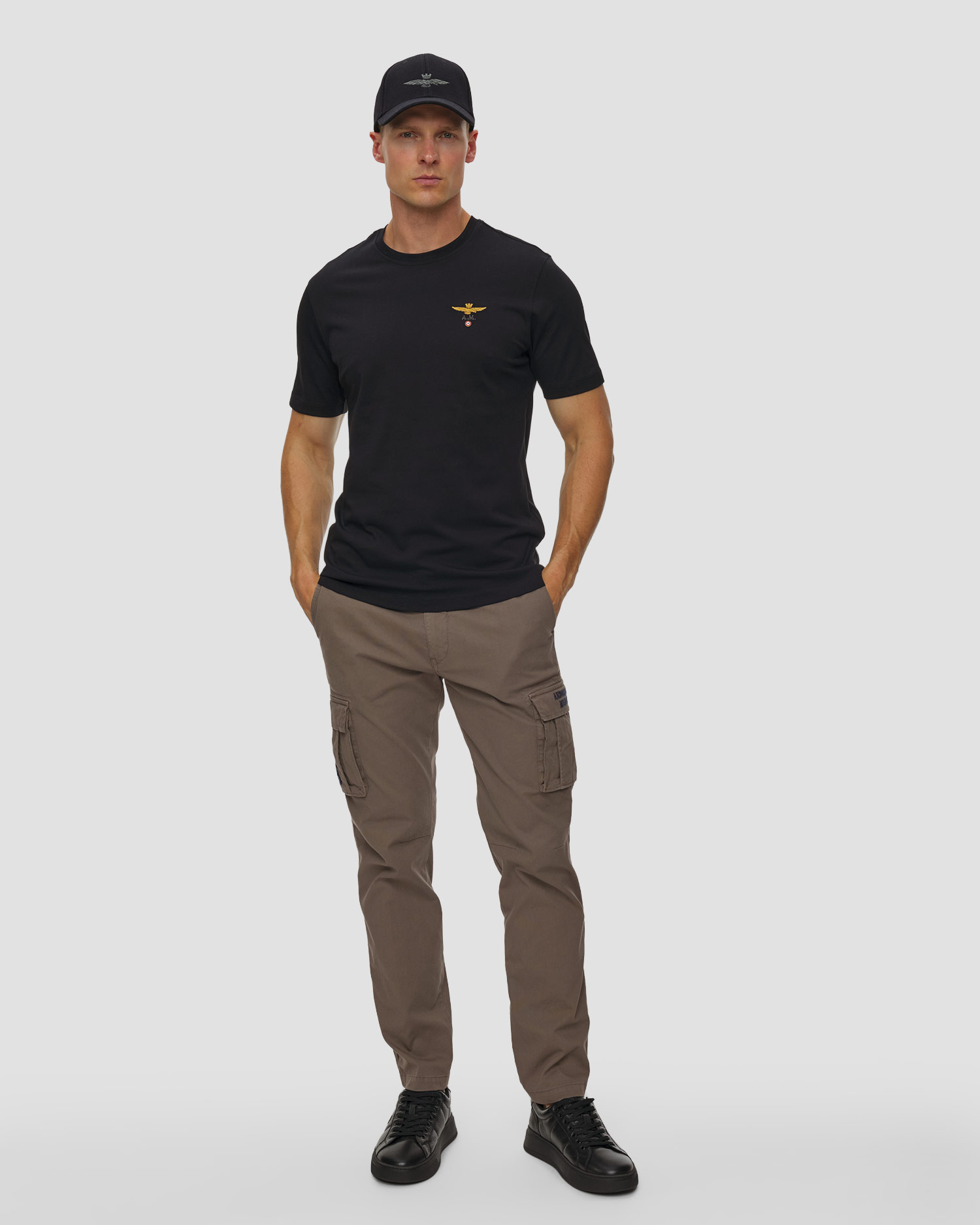 T-shirt avec emblème noir pour hommes Aeronautica Militare