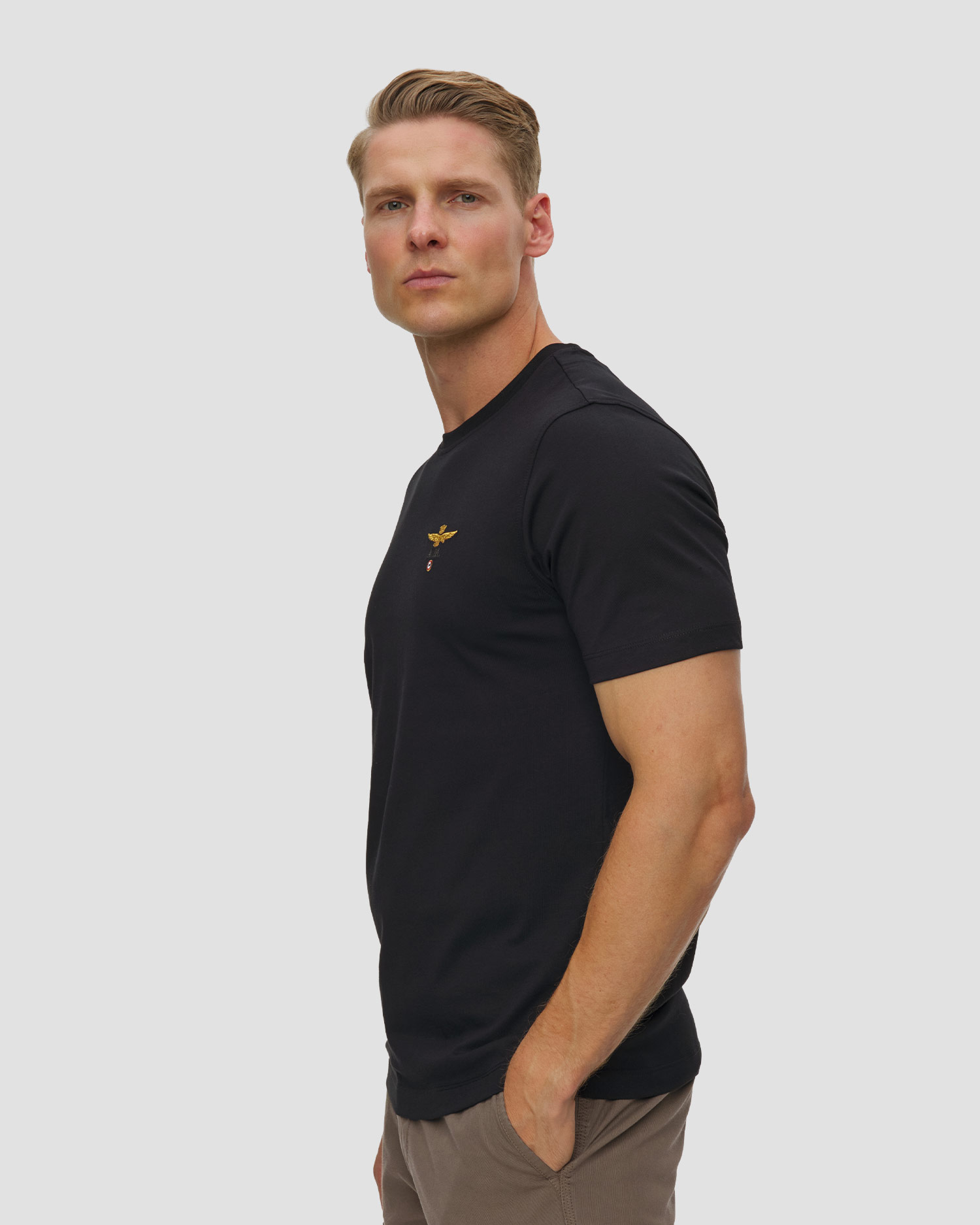 T-shirt avec emblème noir pour hommes Aeronautica Militare