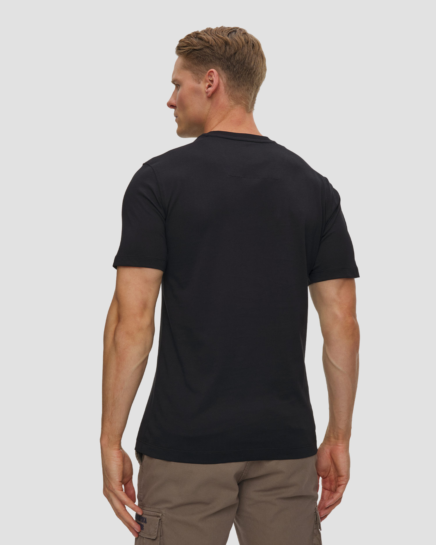 T-shirt avec emblème noir pour hommes Aeronautica Militare
