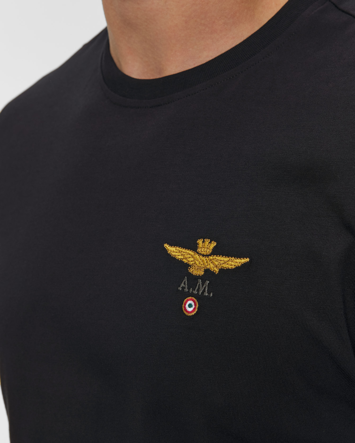 T-shirt avec emblème noir pour hommes Aeronautica Militare