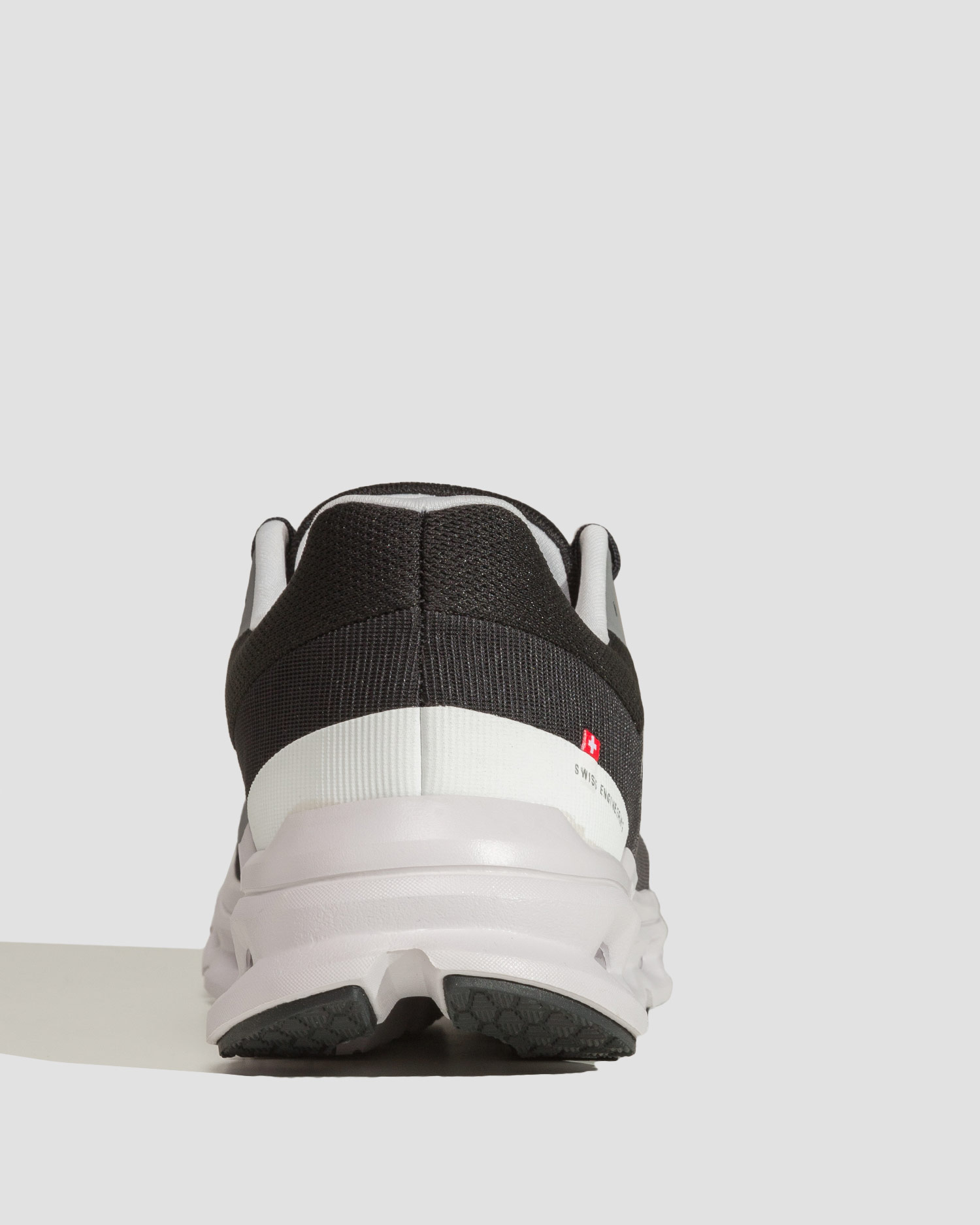 On CLOUDRUNNER Damenschuhe