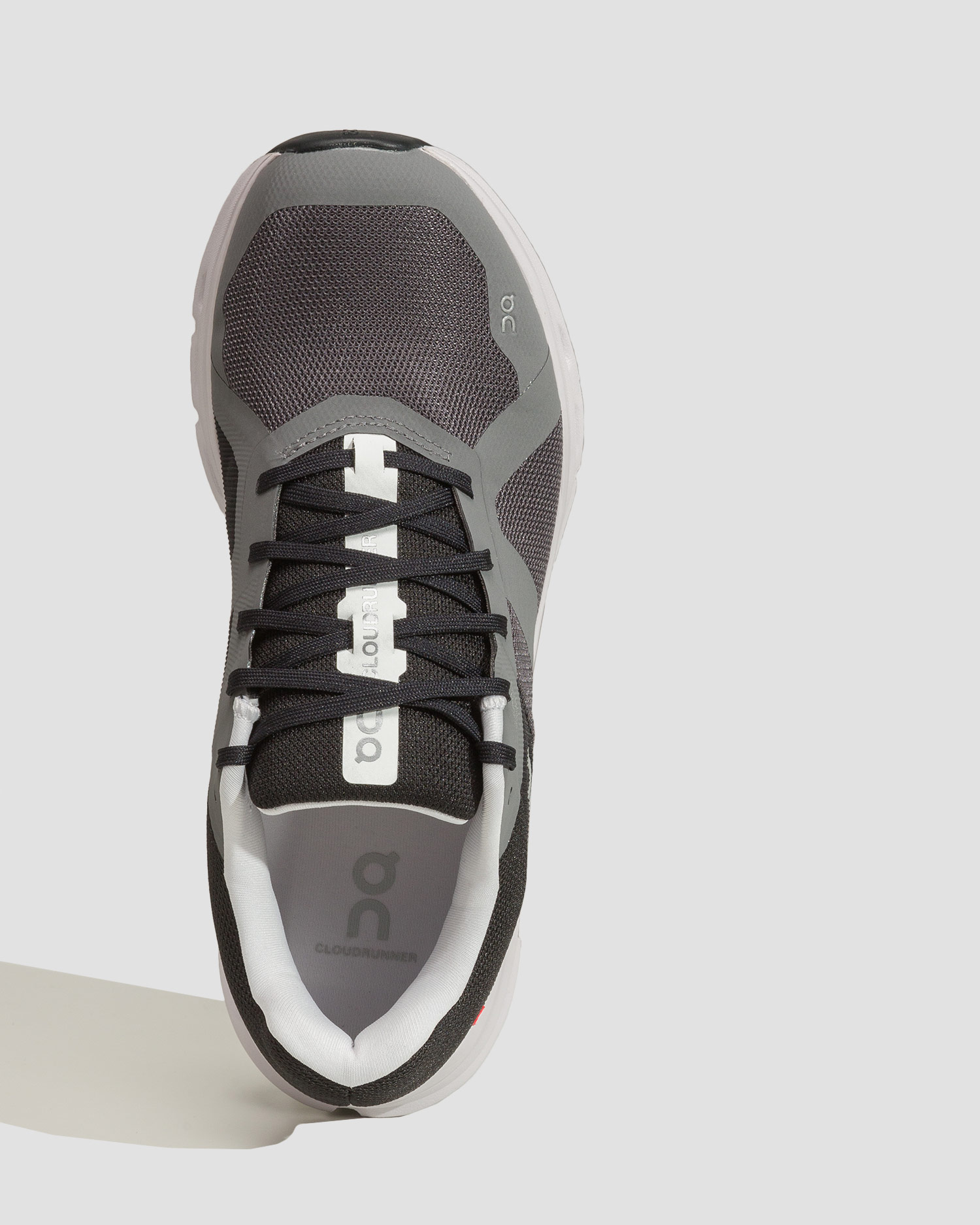 On CLOUDRUNNER Damenschuhe