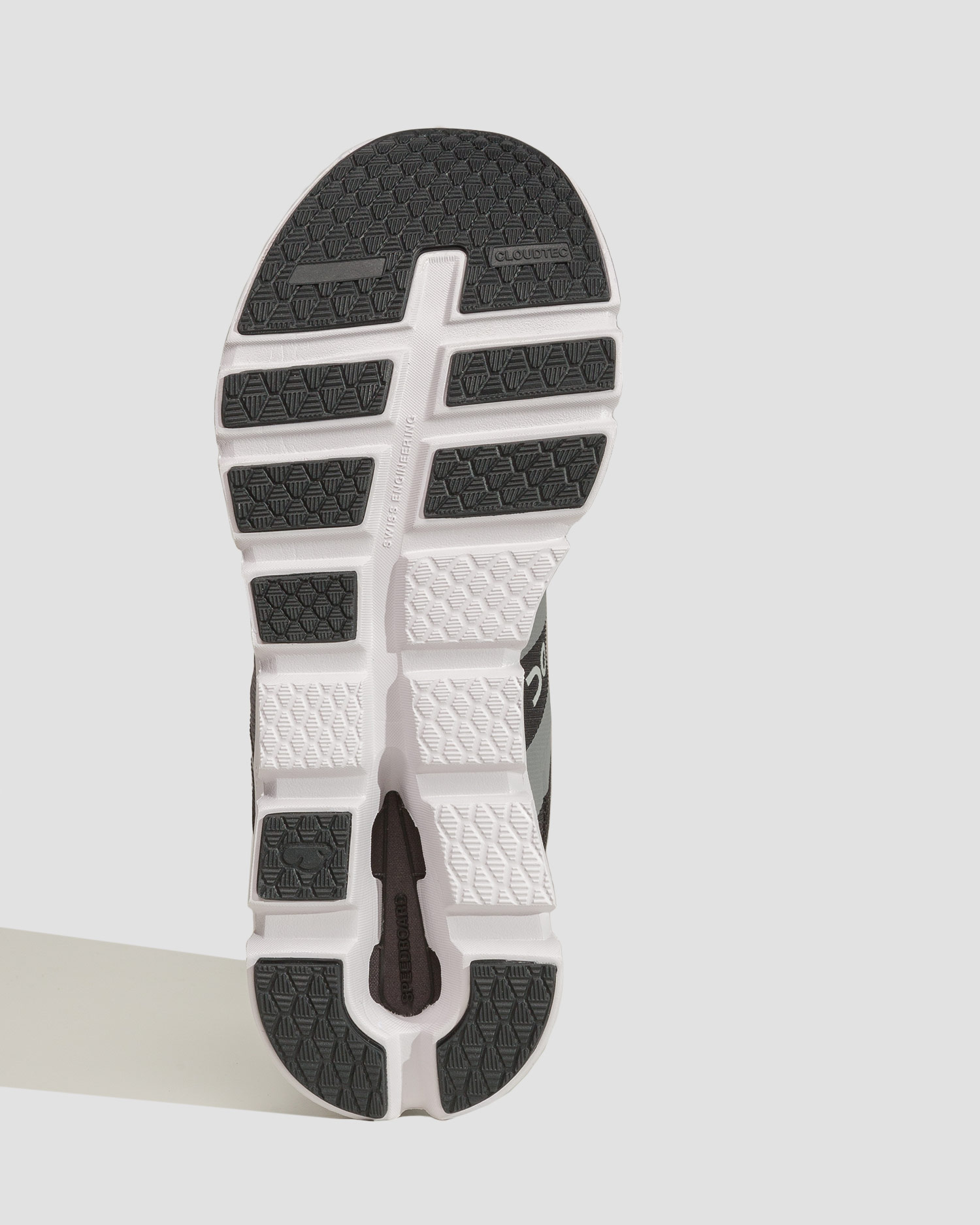 On CLOUDRUNNER Damenschuhe