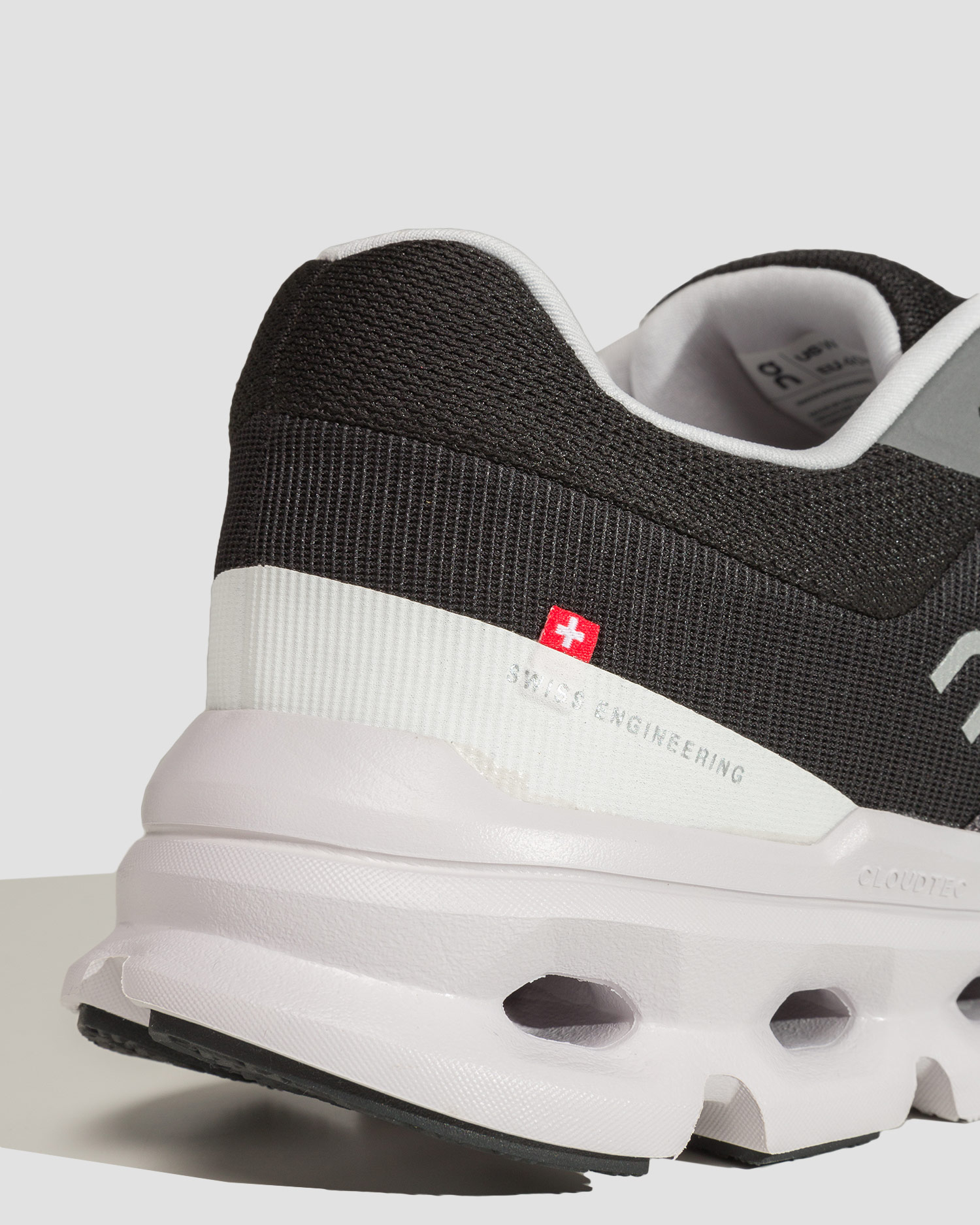 On CLOUDRUNNER Damenschuhe