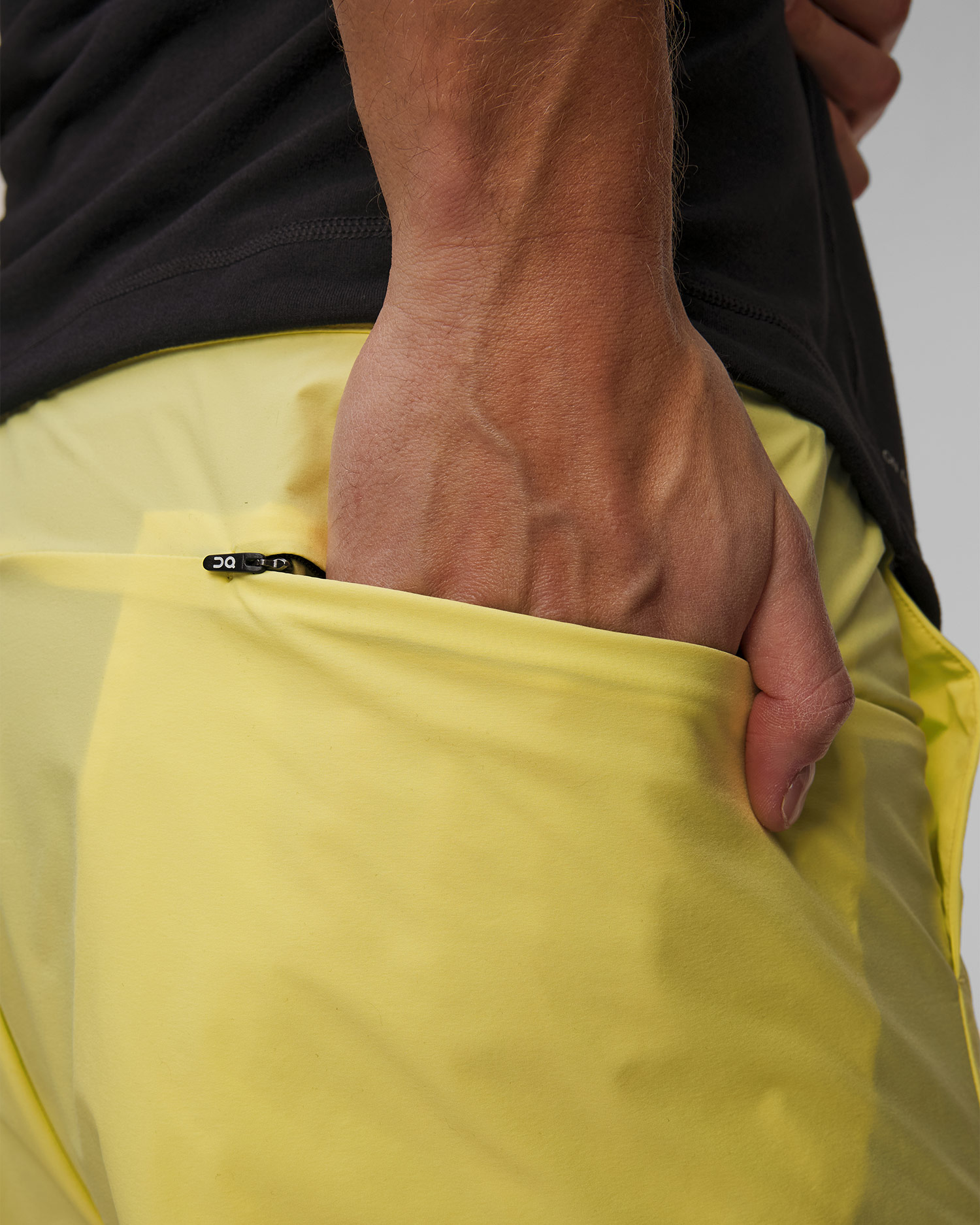 Pánske bežecké krátke nohavice 2v1 On Performance Hybrid Short