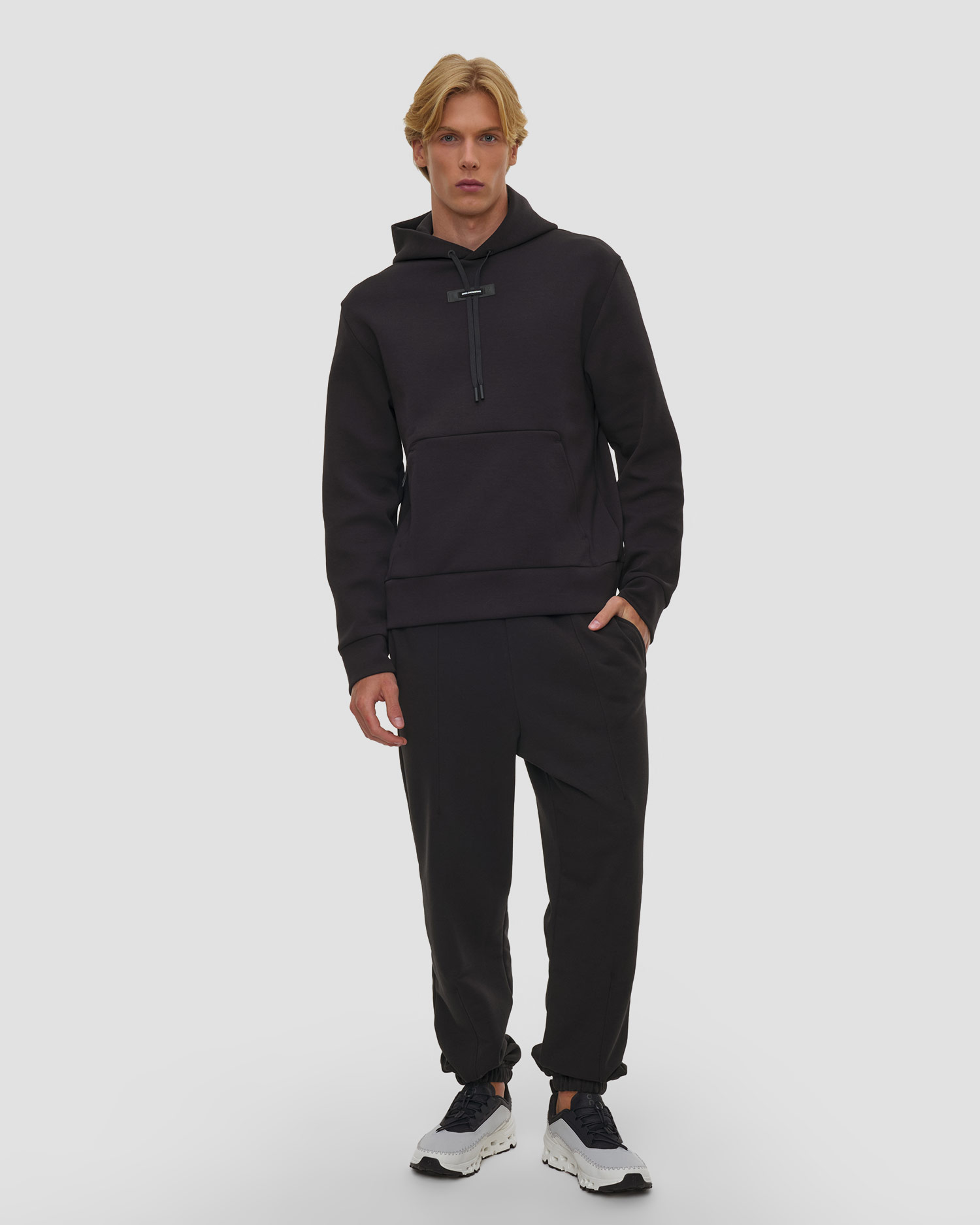 Pánska tepláková mikina On Focus Tech Hoodie čierna
