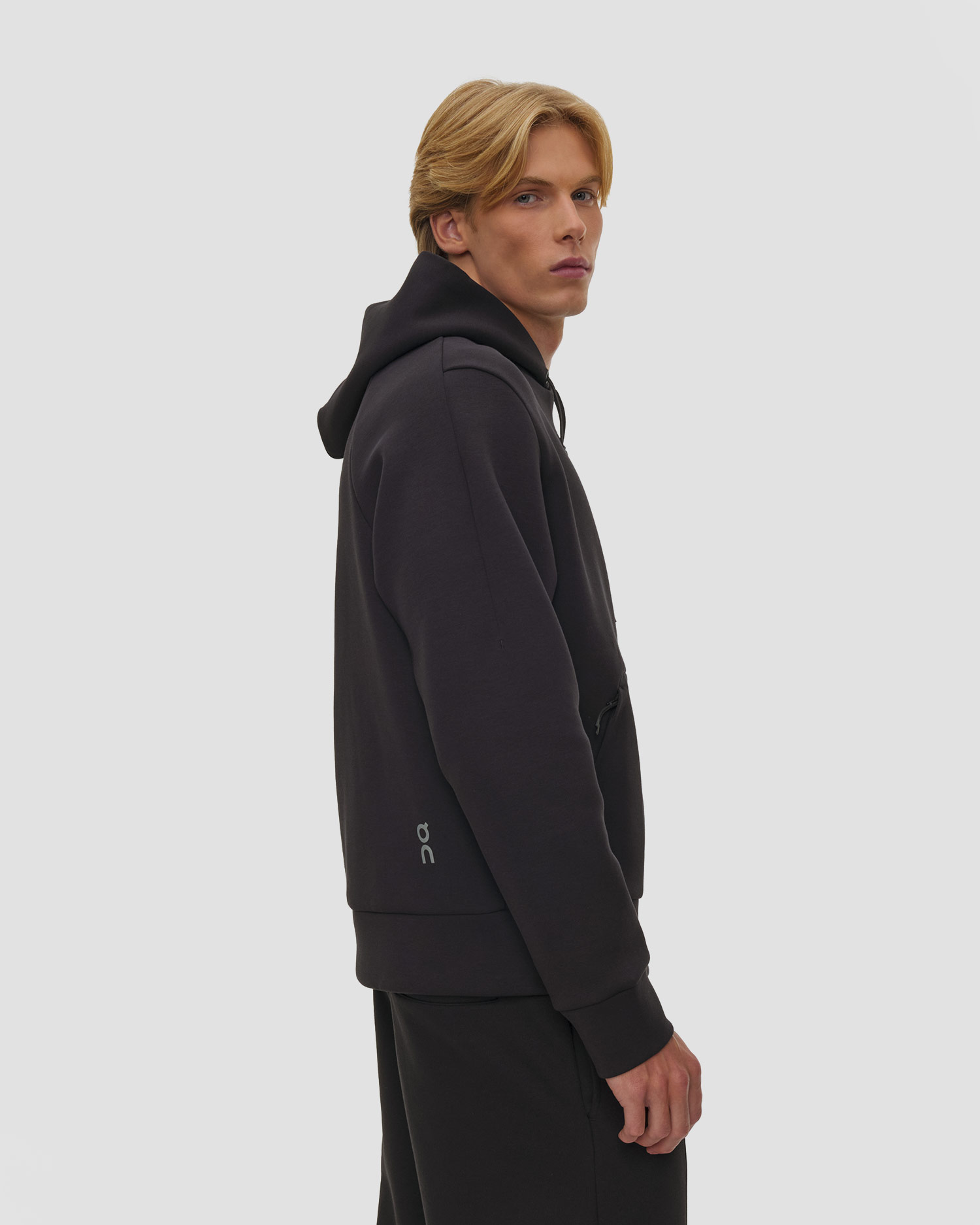 Pánska tepláková mikina On Focus Tech Hoodie čierna