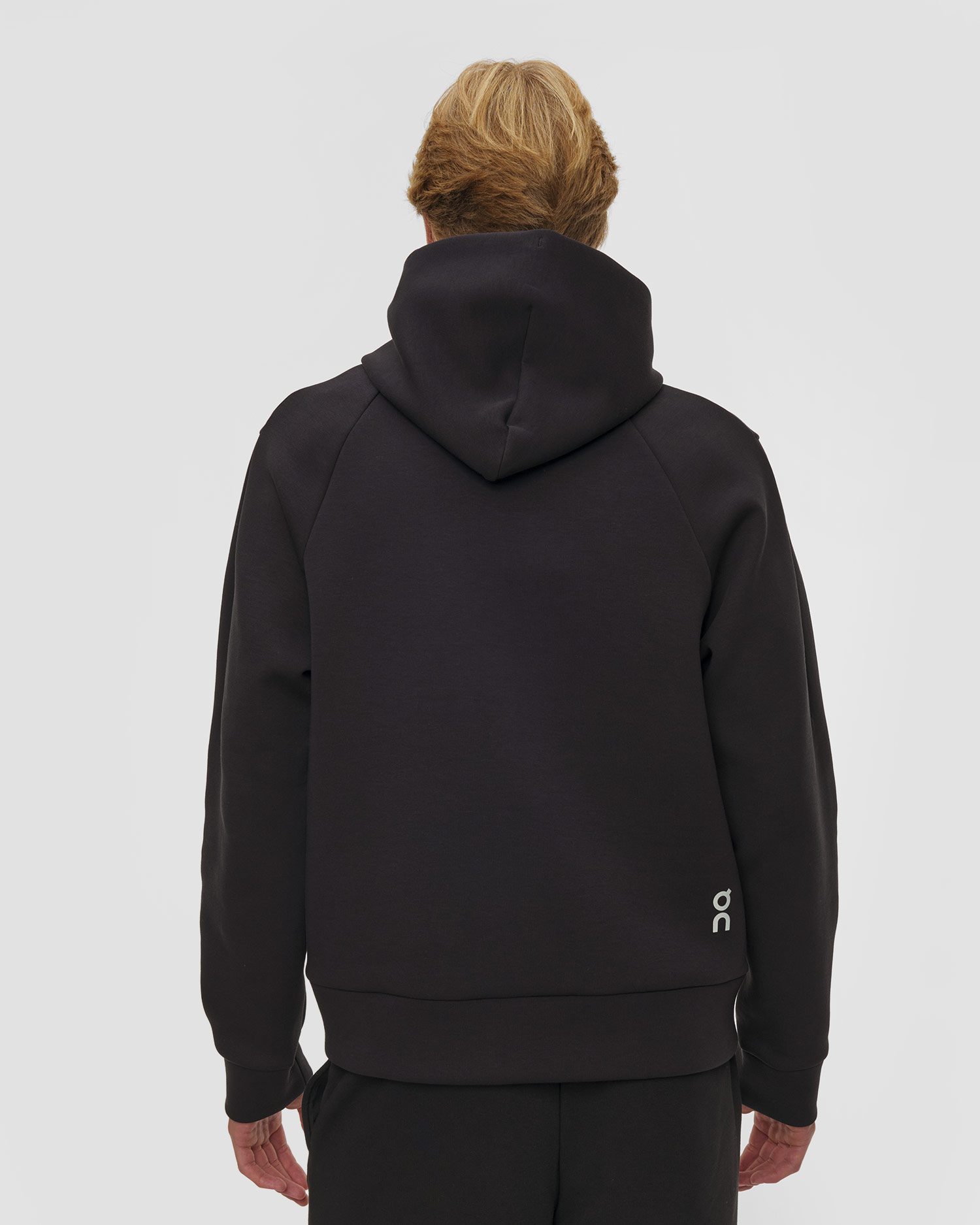 Pánska tepláková mikina On Focus Tech Hoodie čierna