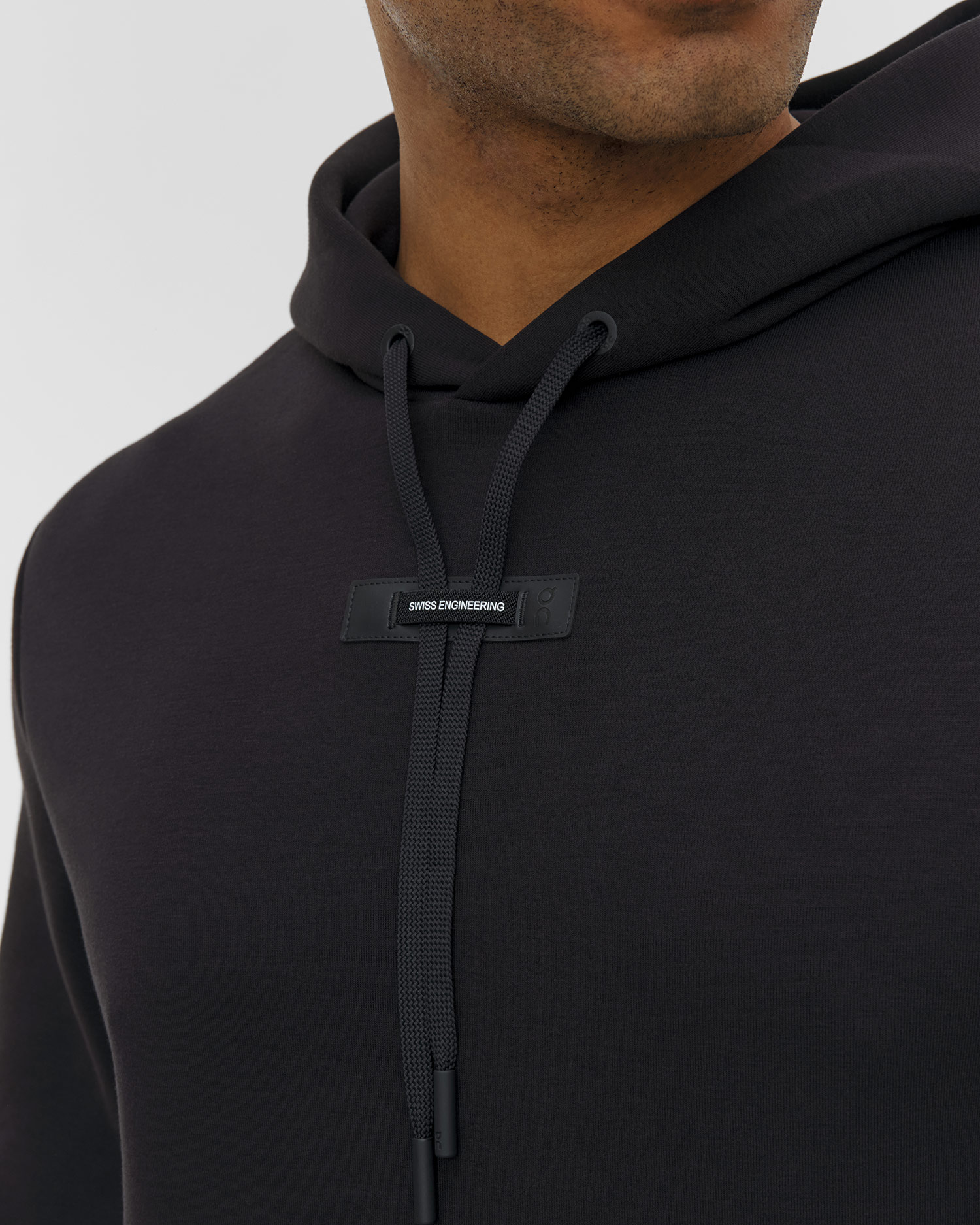 Pánska tepláková mikina On Focus Tech Hoodie čierna