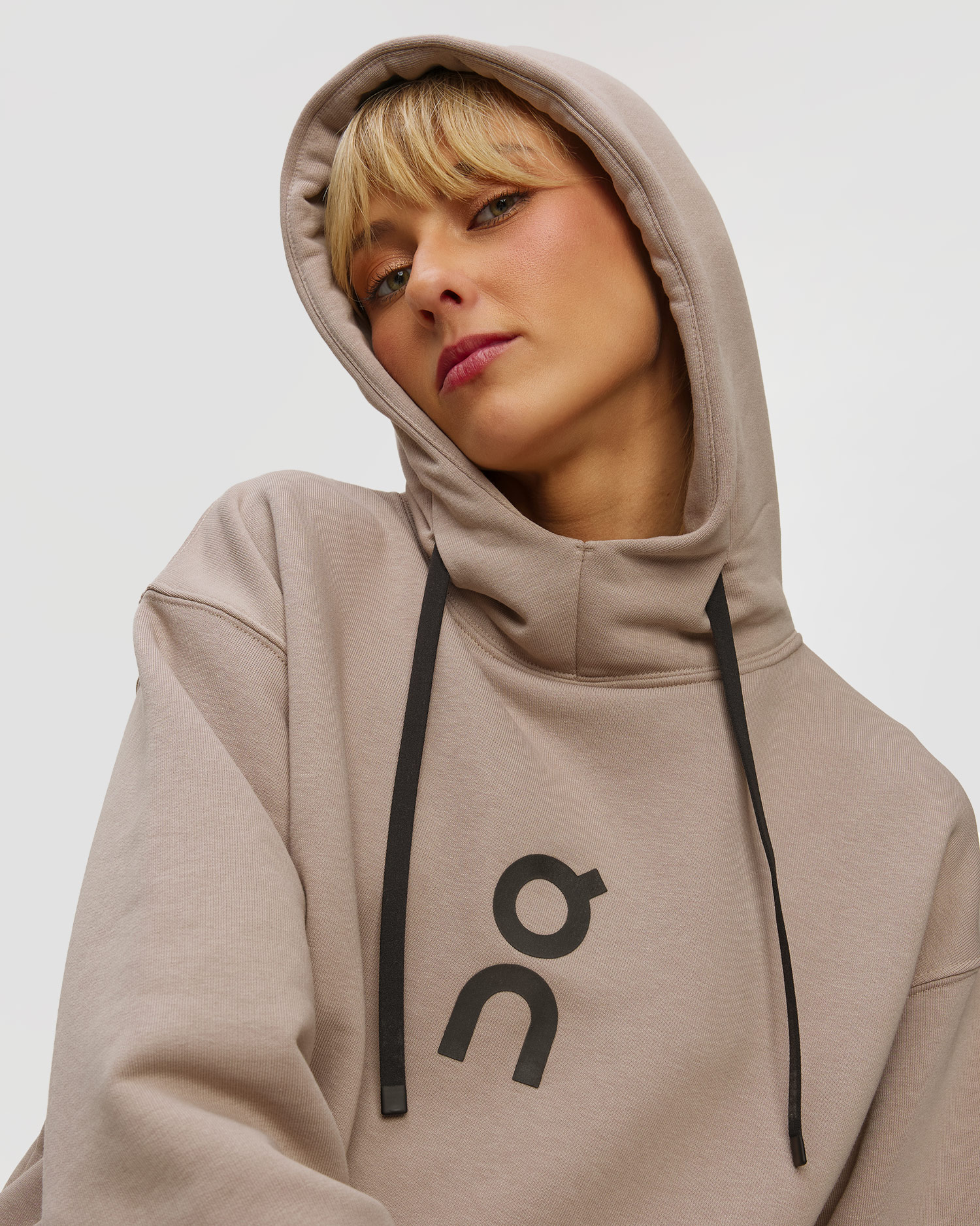 On Club Hoodie Damen-Sweatshirt mit Kapuze in Beige