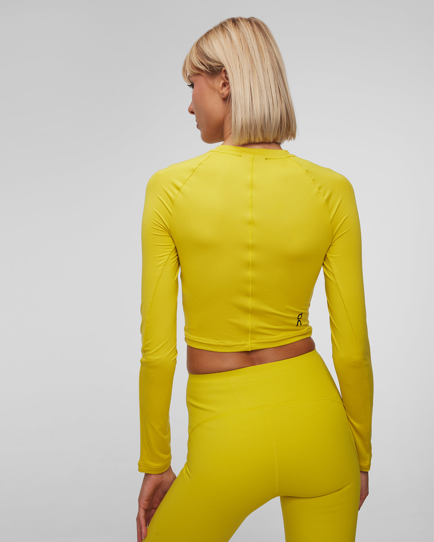 On Movement Long-T Crop Crop-Top mit langen Ärmeln