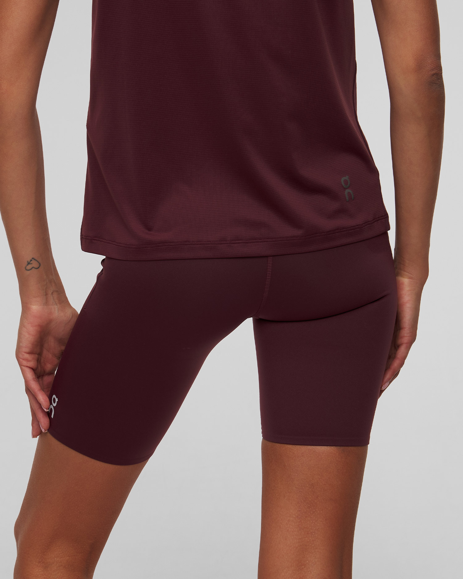 Women's short leggings On Active 1/2