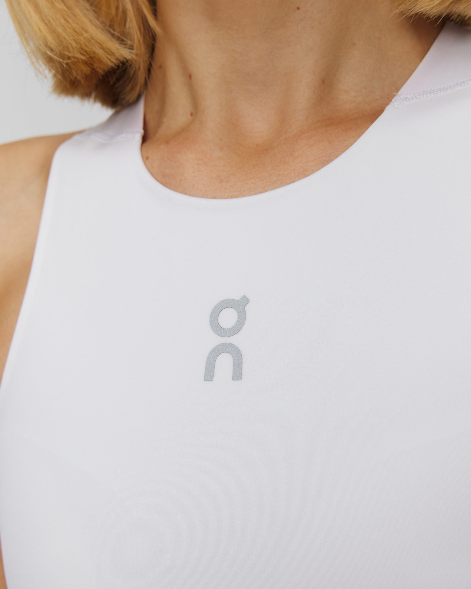 Top da donna On Train 2-in-1 Crop bianco-rosa