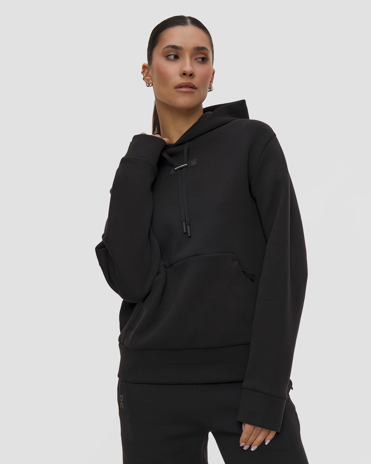Bluza dresowa damska On Focus Tech Hoodie czarna, Kolor/Wzór: Czarny