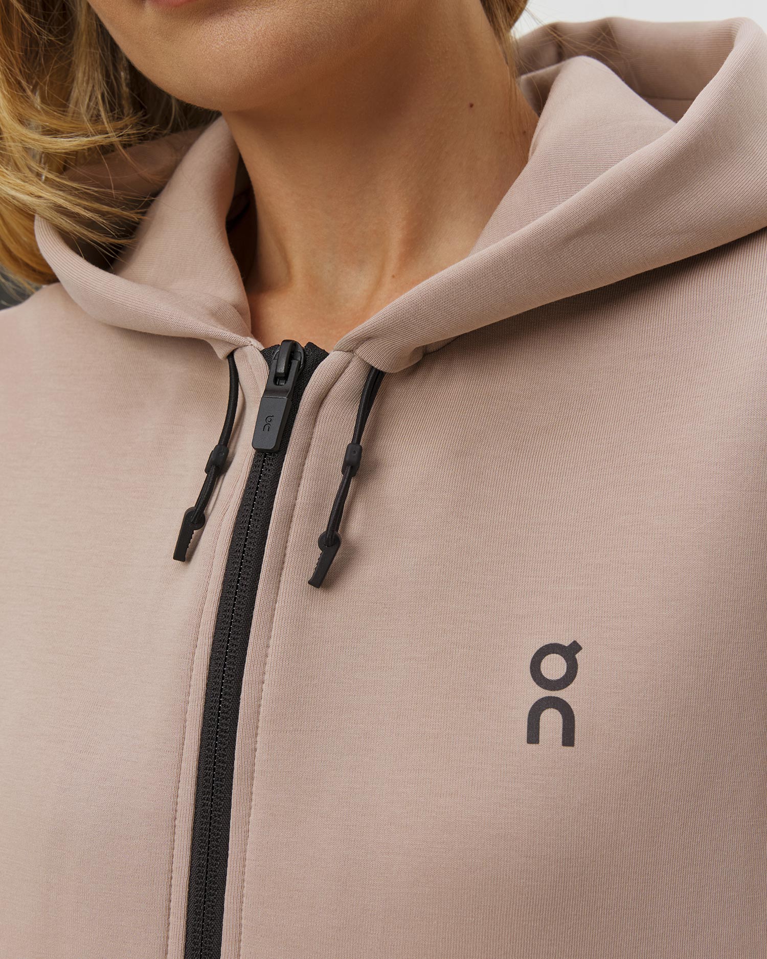Dámska mikina na zips s kapucňou On Focus Tech Zip Hoodie