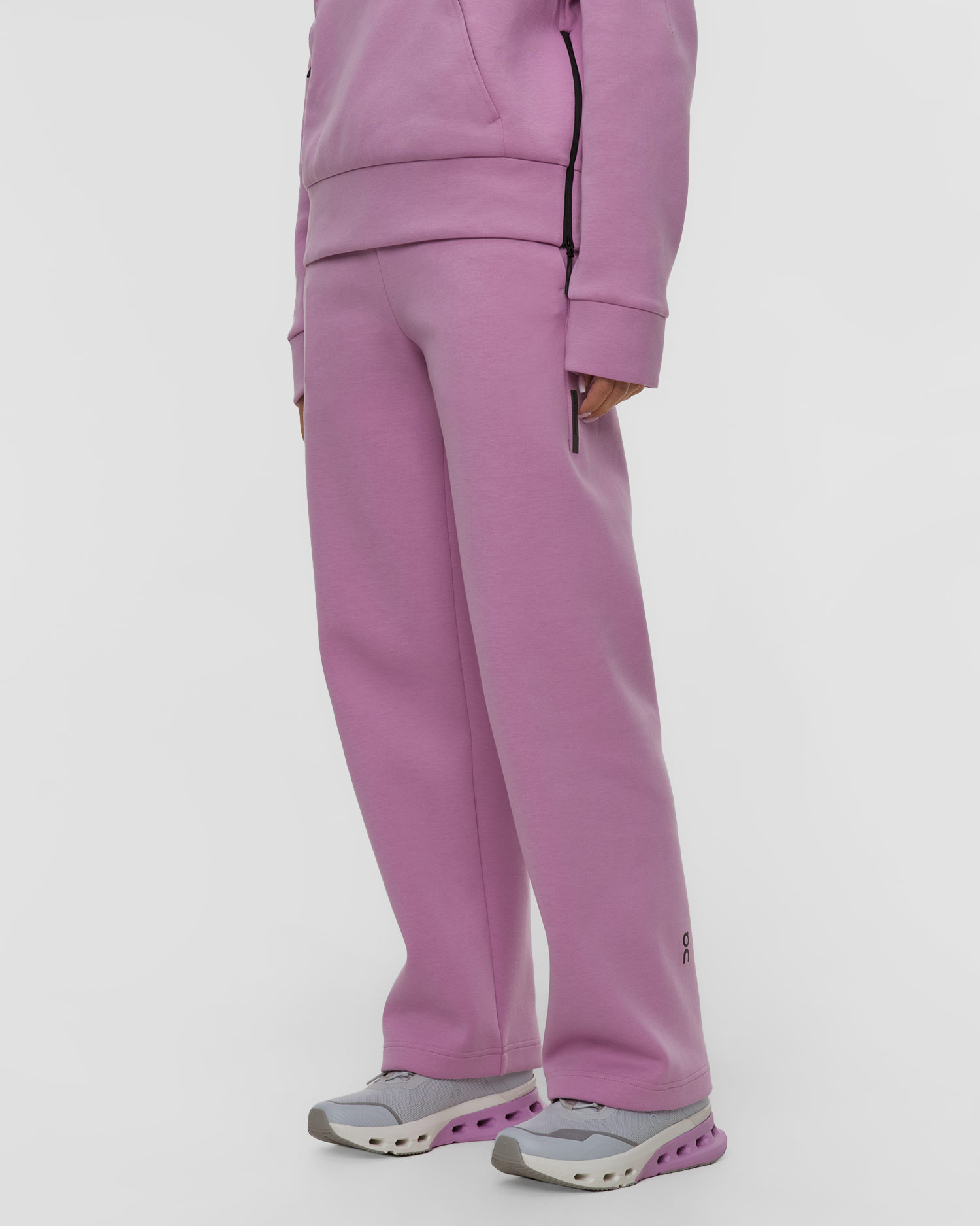 Spodnie dresowe damskie On Focus Tech Sweatpants różowe