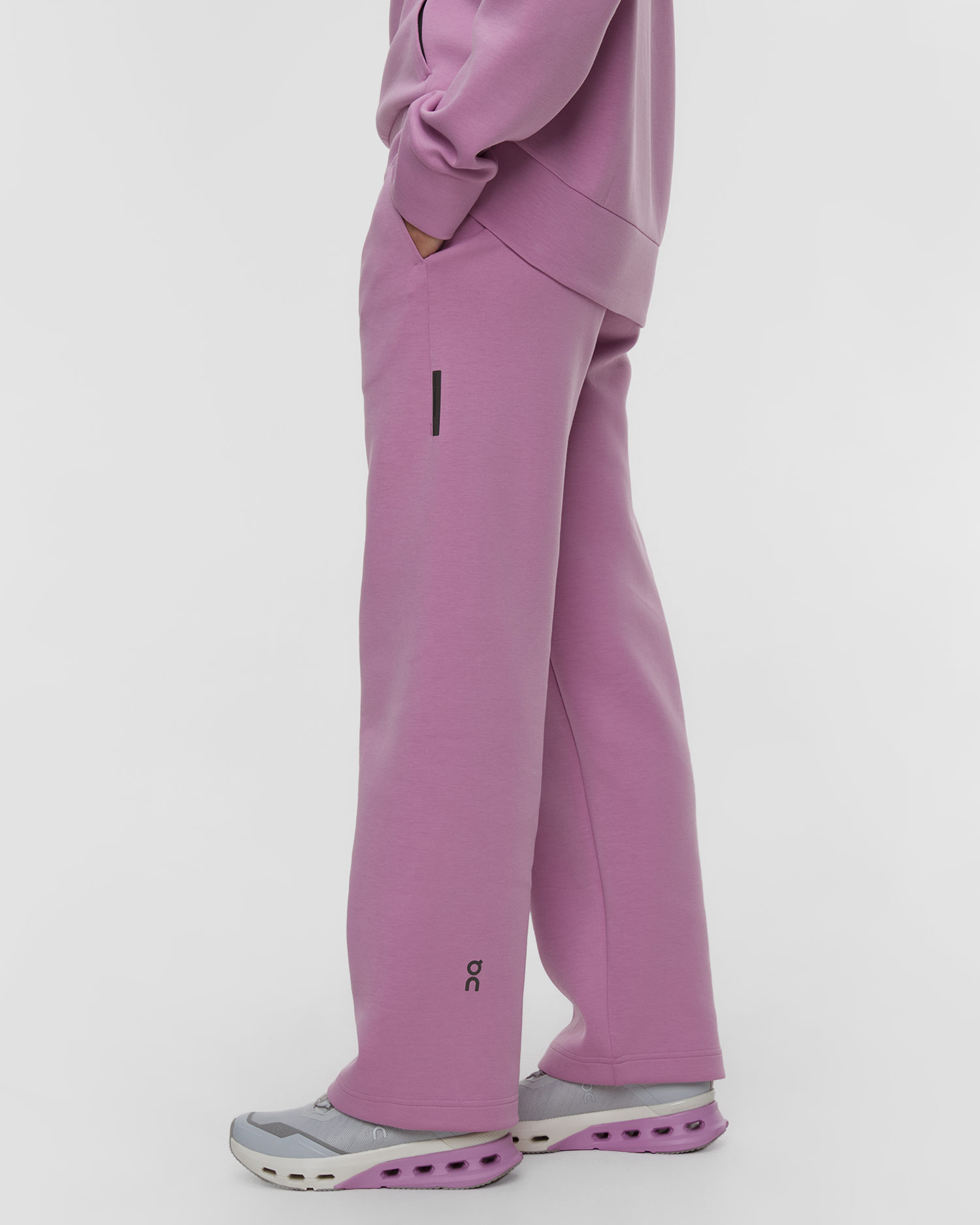 Spodnie dresowe damskie On Focus Tech Sweatpants różowe
