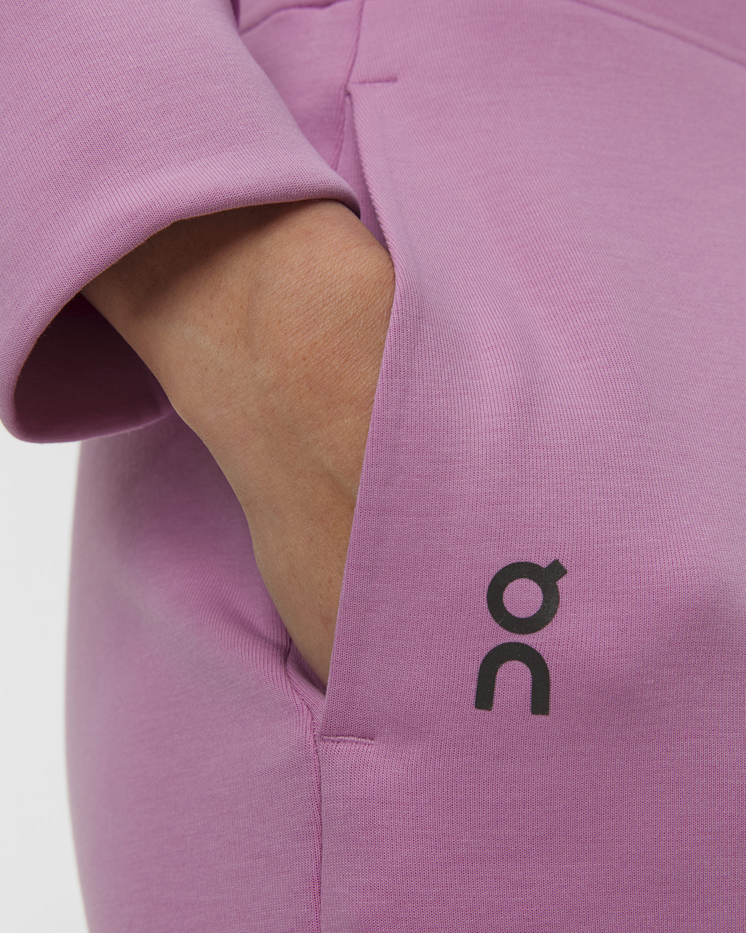 Spodnie dresowe damskie On Focus Tech Sweatpants różowe