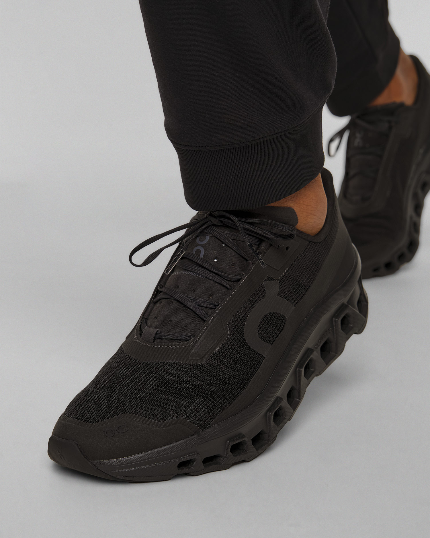 Sneakers da uomo On Cloudmonster Void