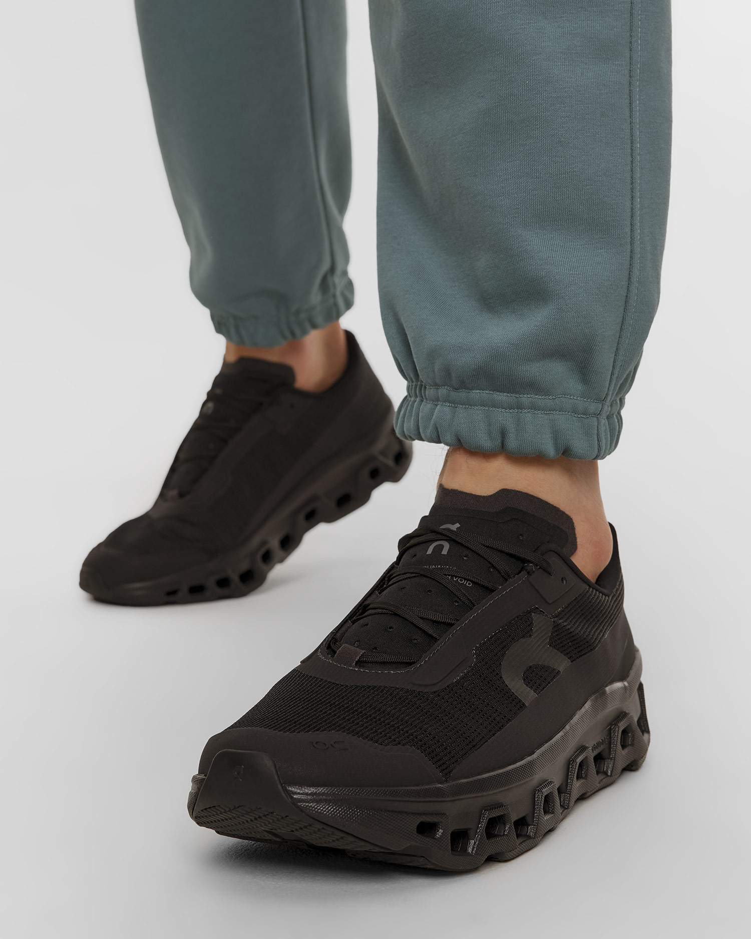 Sneakersy męskie On Cloudmonster Void