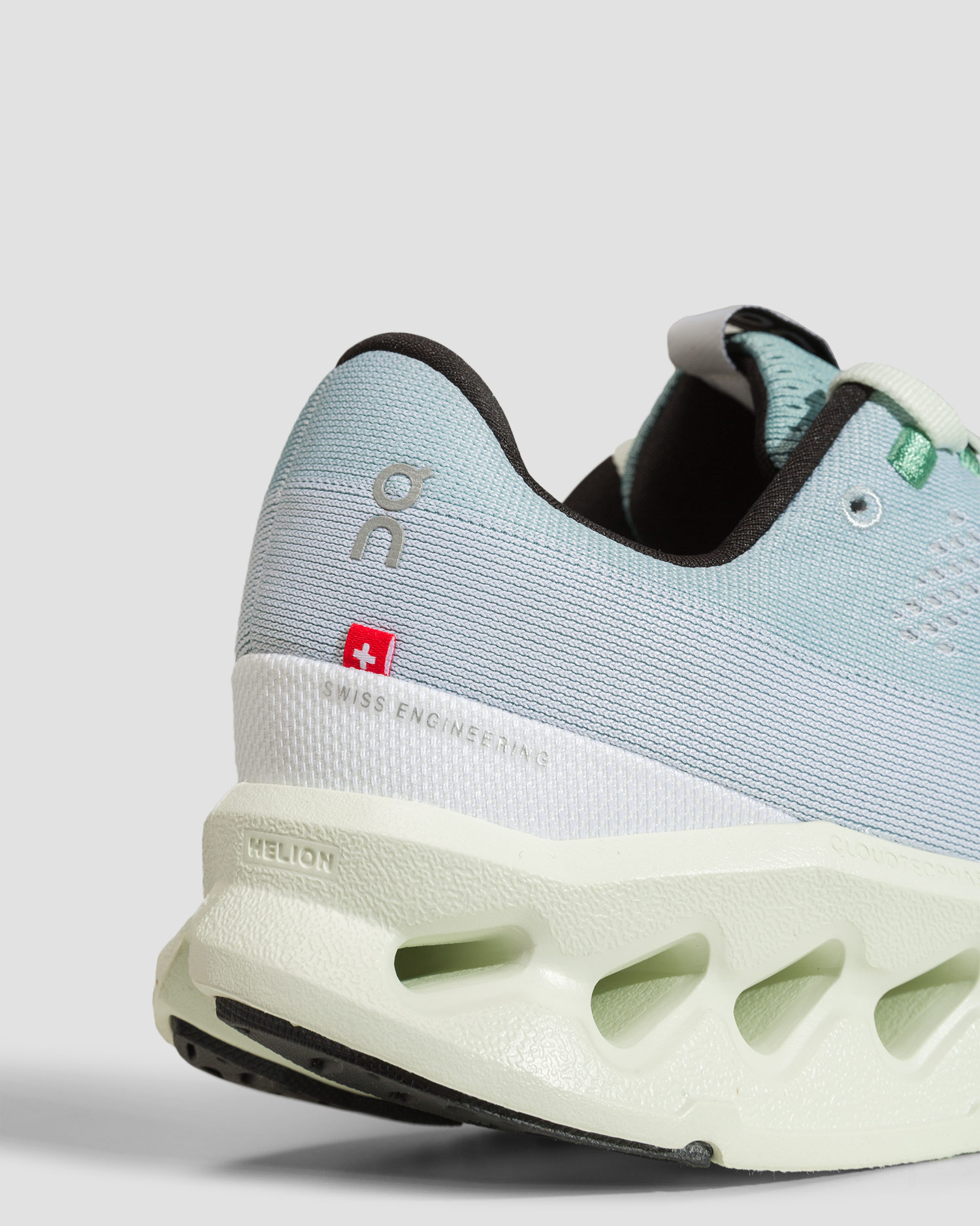 Dámské běžecké boty On Cloudsurfer 7